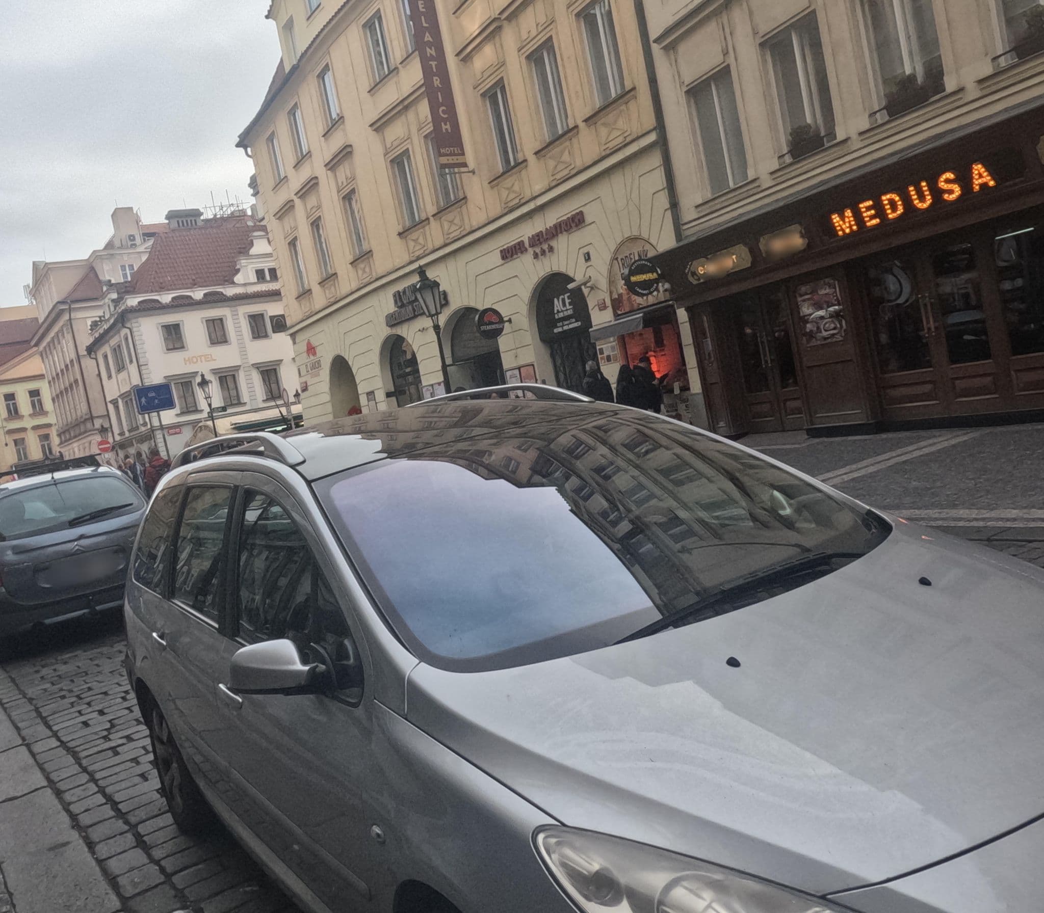 Street view near 바나나민박, Prague — © chuck (CC BY-SA · Mapillary)