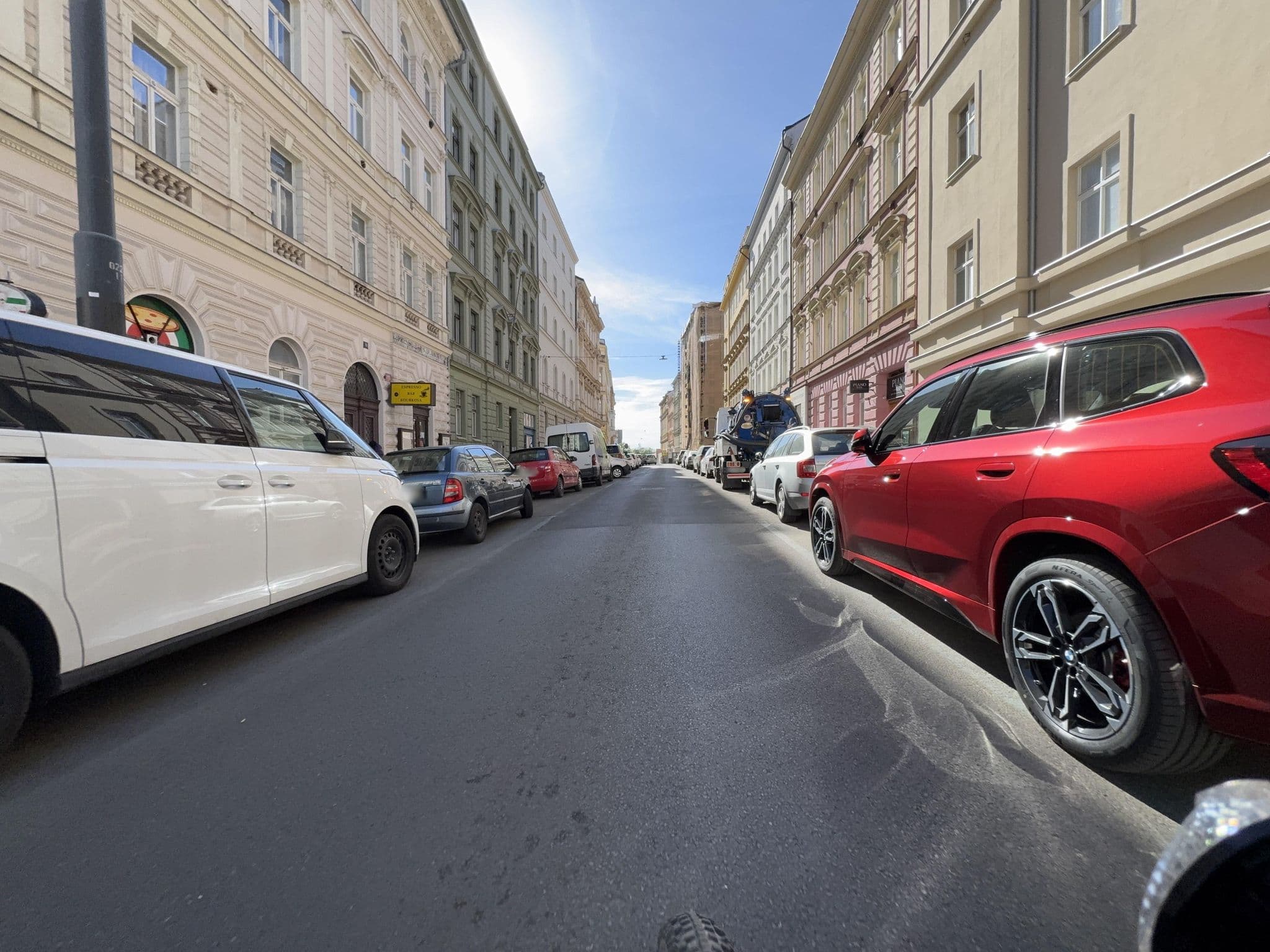 Street view near David Relax Apartment, Královské Vinohrady — © ondrejlopatka (CC BY-SA · Mapillary)
