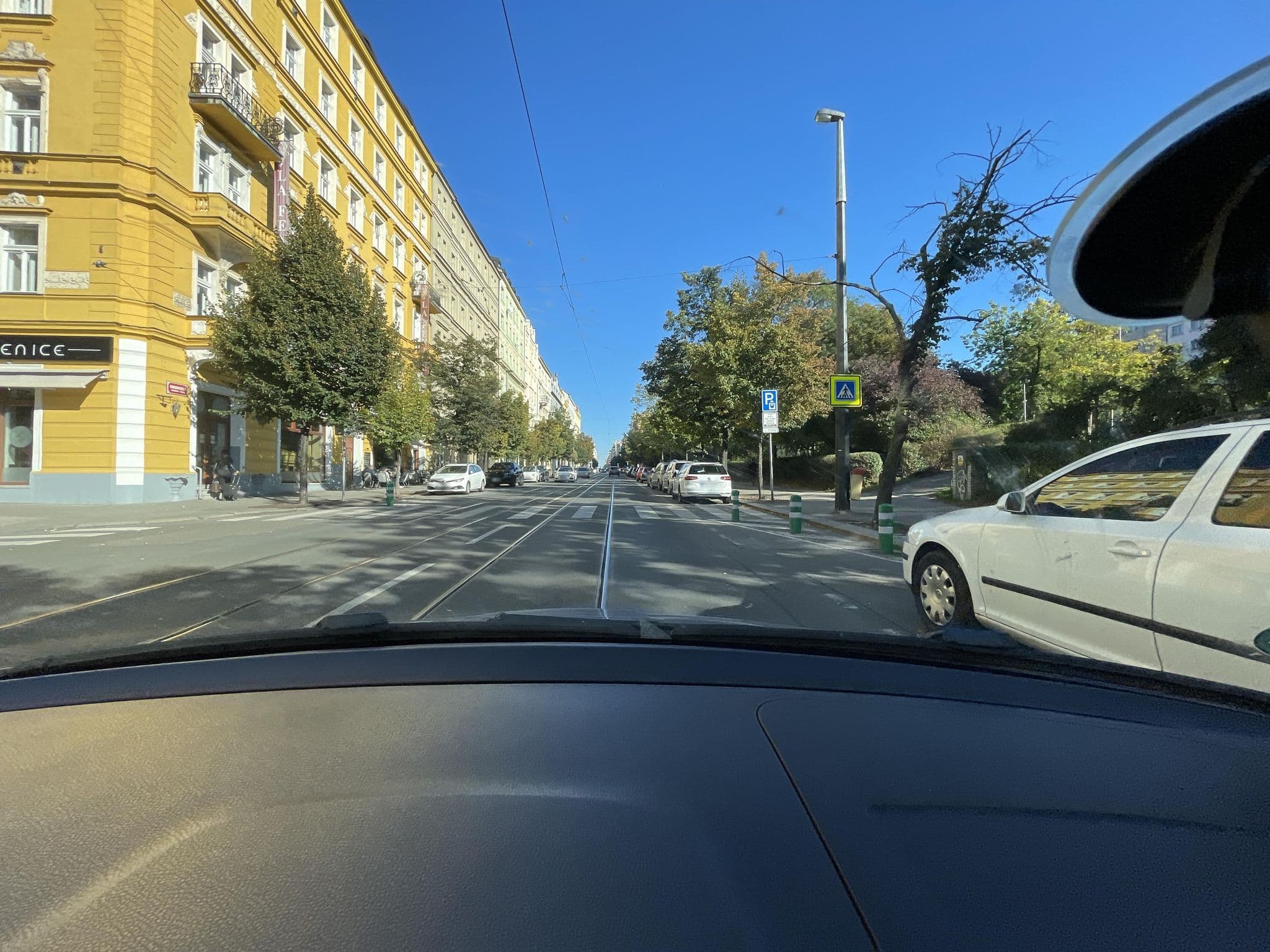 Street view near Vingus, Královské Vinohrady — © cageythree (CC BY-SA · Mapillary)