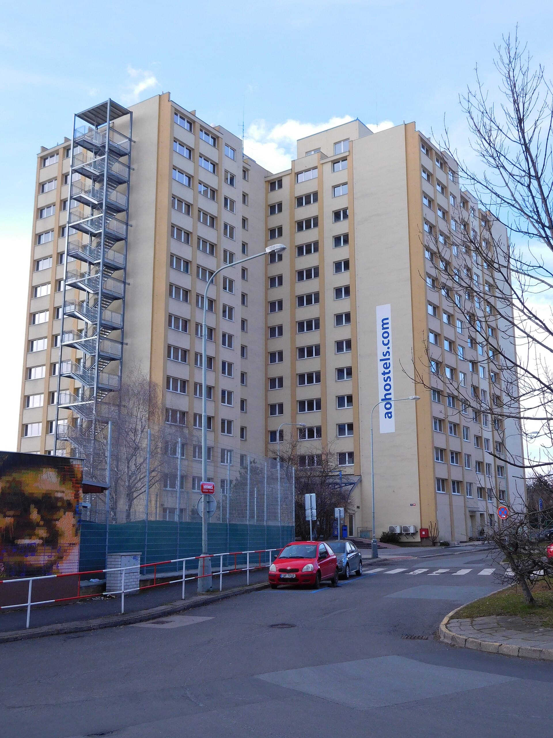 A&O Hotel (via Wikimedia Commons, CC BY-SA 3.0)