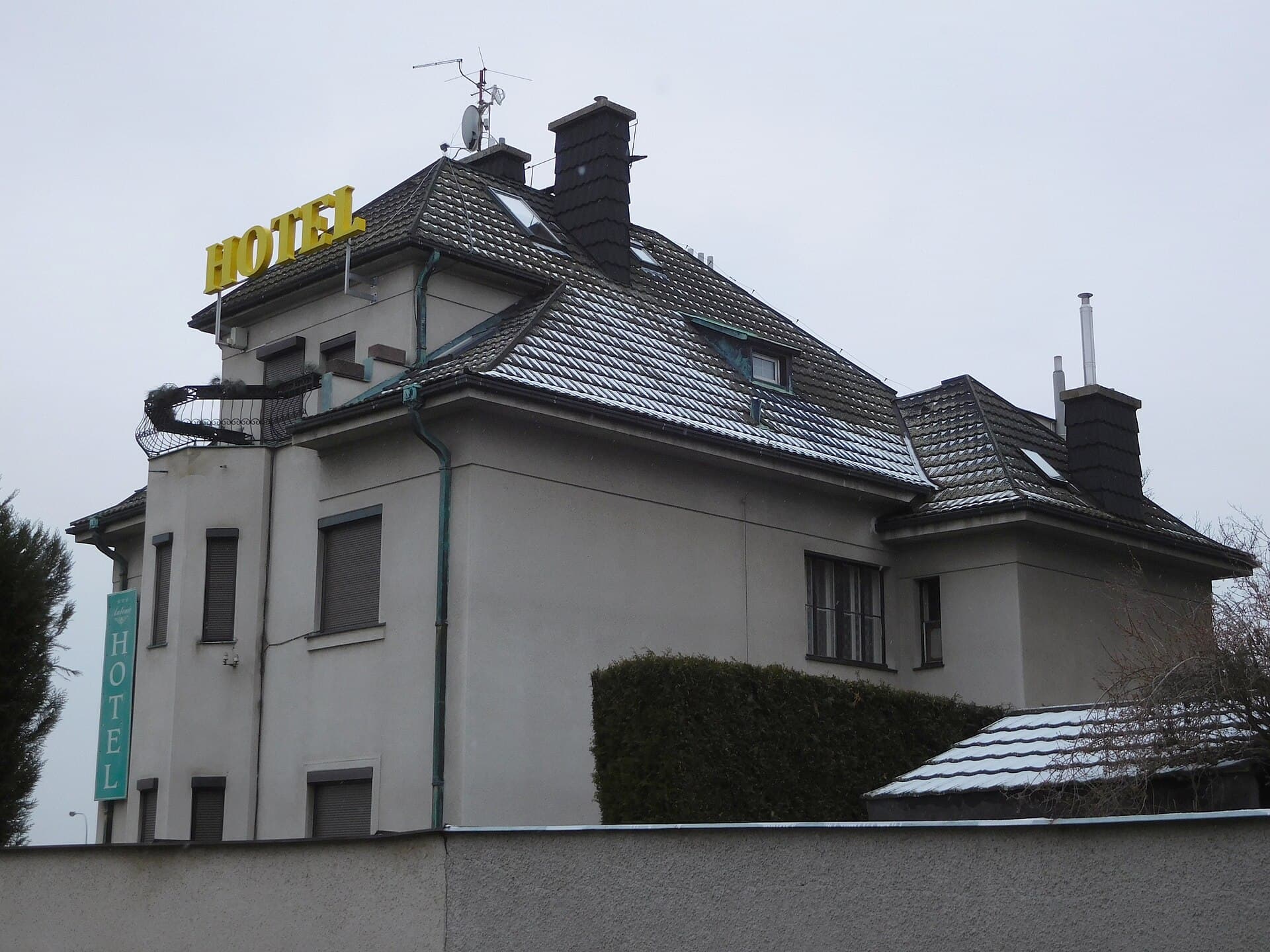 Villa Stirka (via Wikimedia Commons, CC BY-SA 3.0)