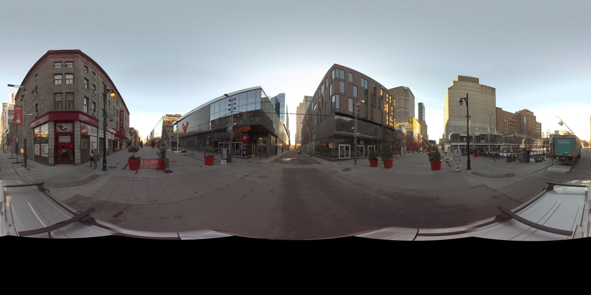 Street view near Hôtel Quartier des Spectacles, Milton-Parc — © VdM (CC BY-SA · Mapillary)