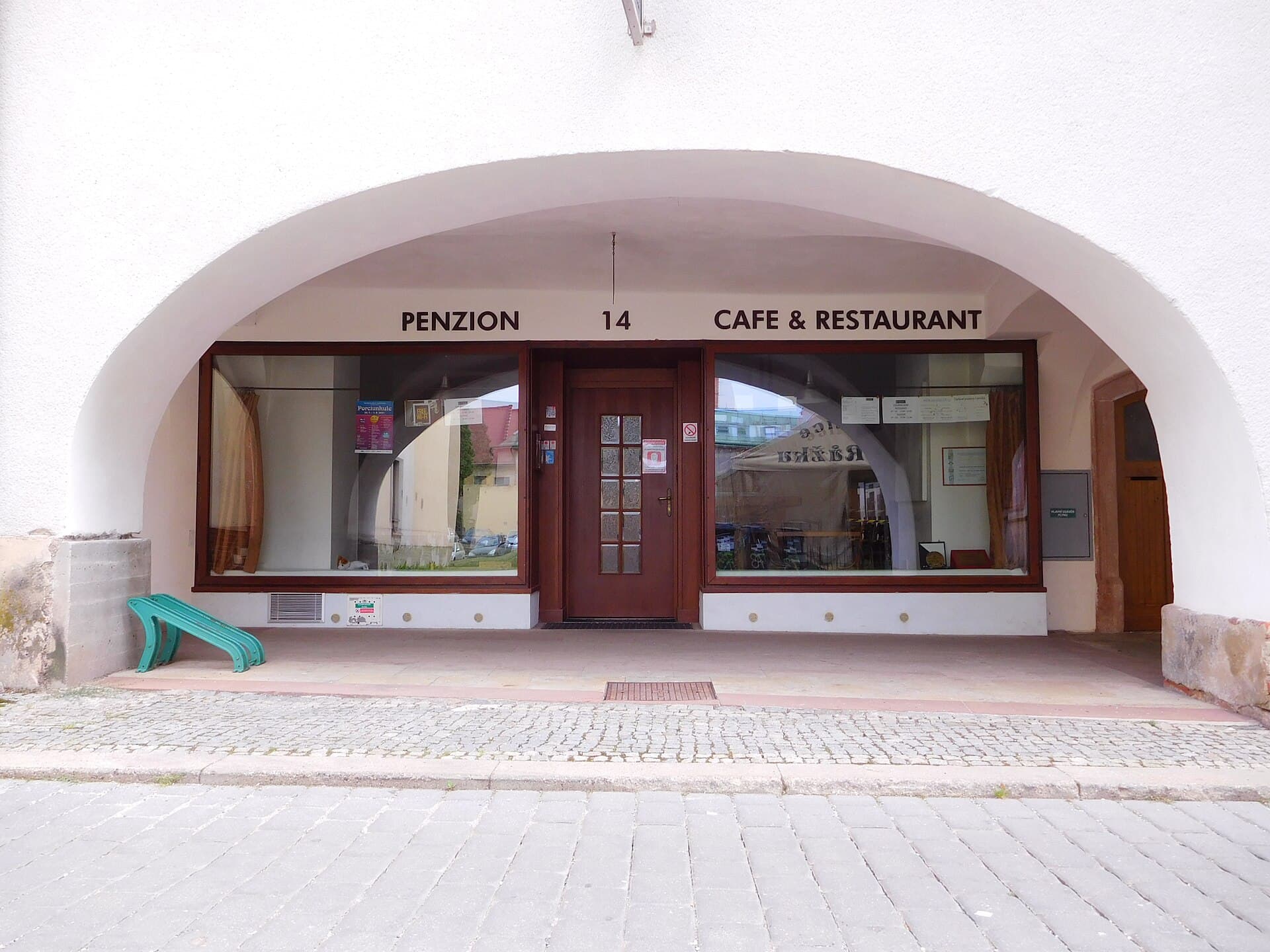 Penzion 14 (via Wikimedia Commons, CC BY-SA 3.0)