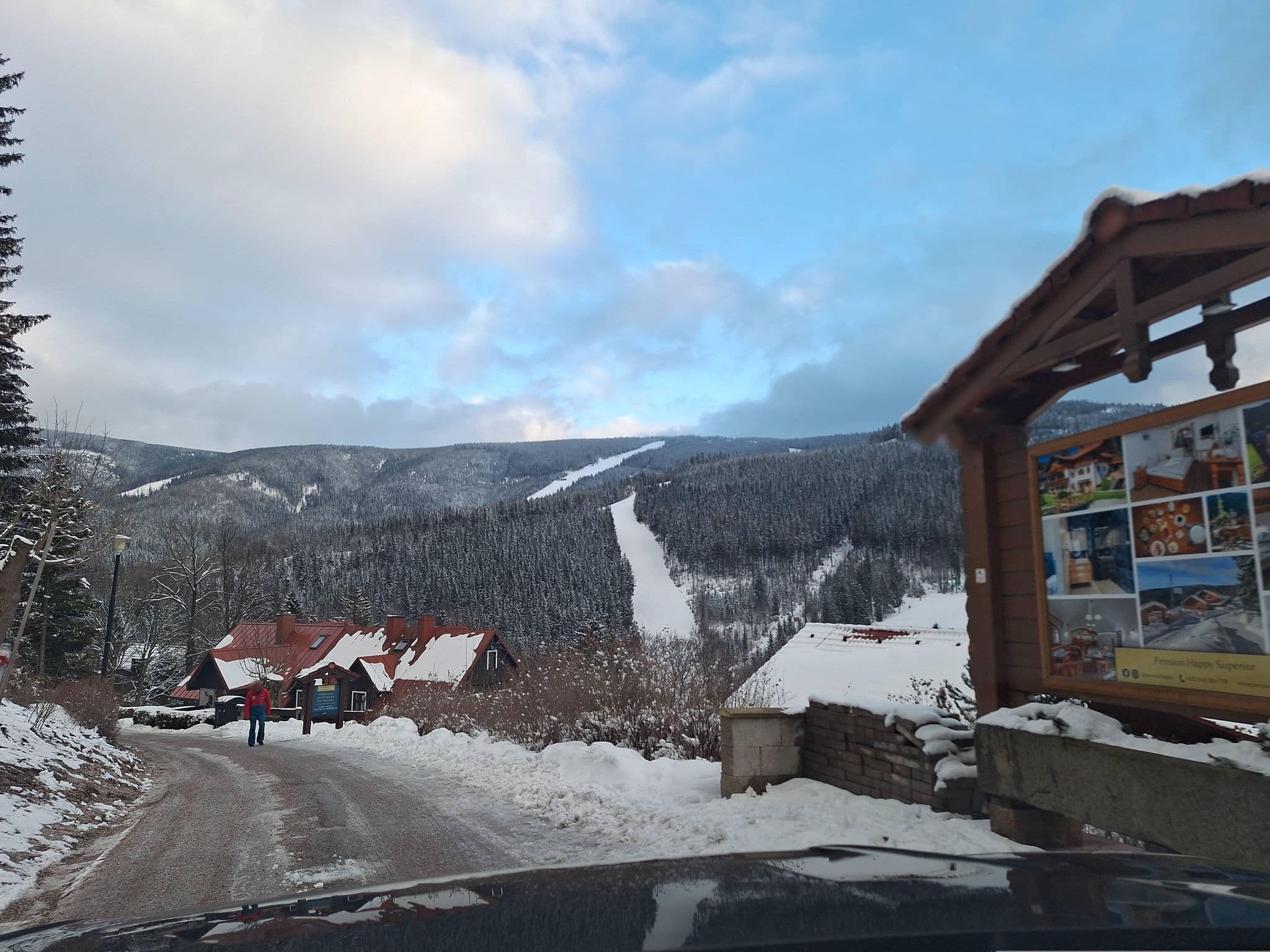 Street view near Penzion Rosa, Špindlerův Mlýn — © gob (CC BY-SA · Mapillary)