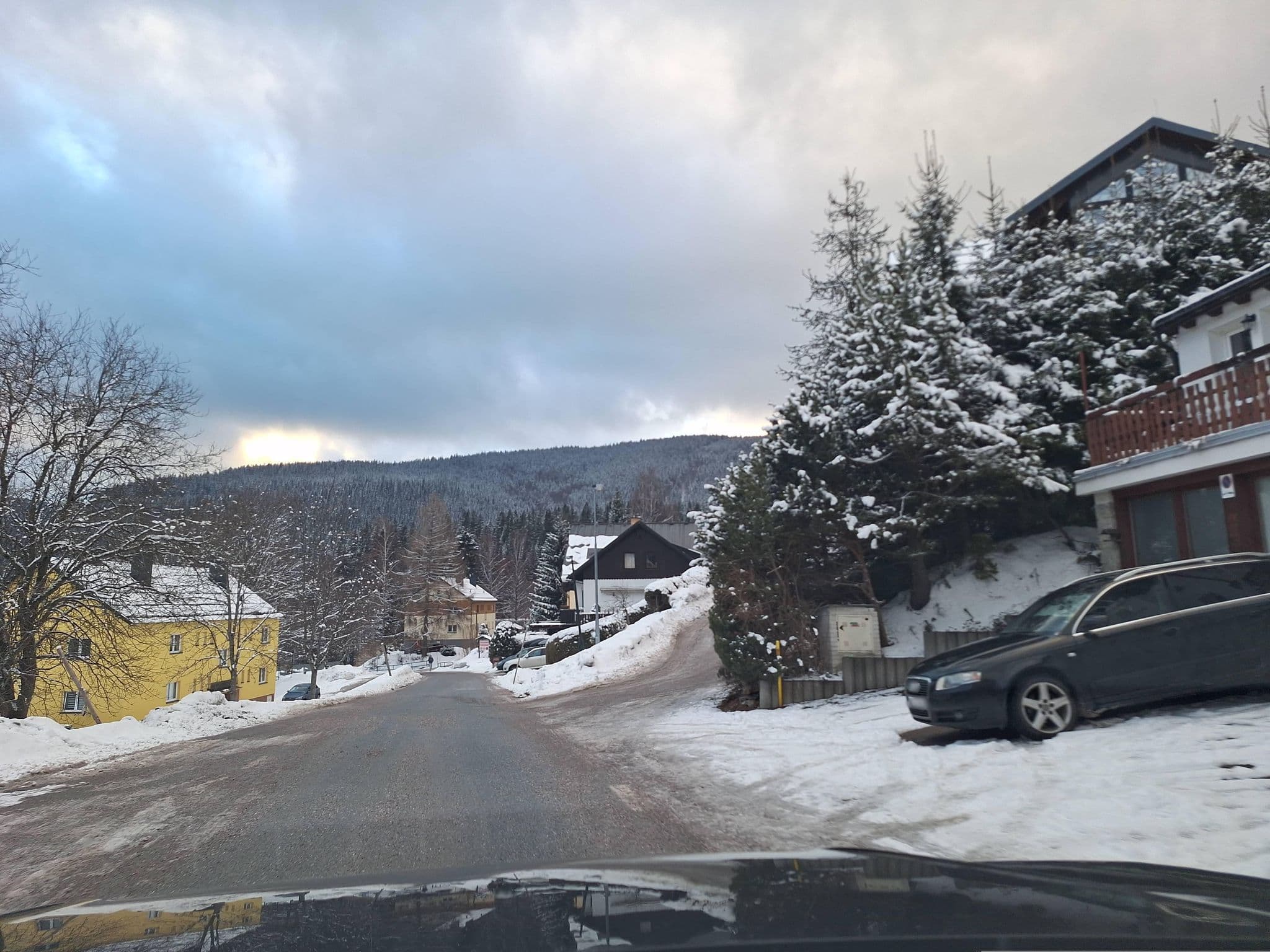 Street view near Penzion Kraus, Špindlerův Mlýn — © gob (CC BY-SA · Mapillary)