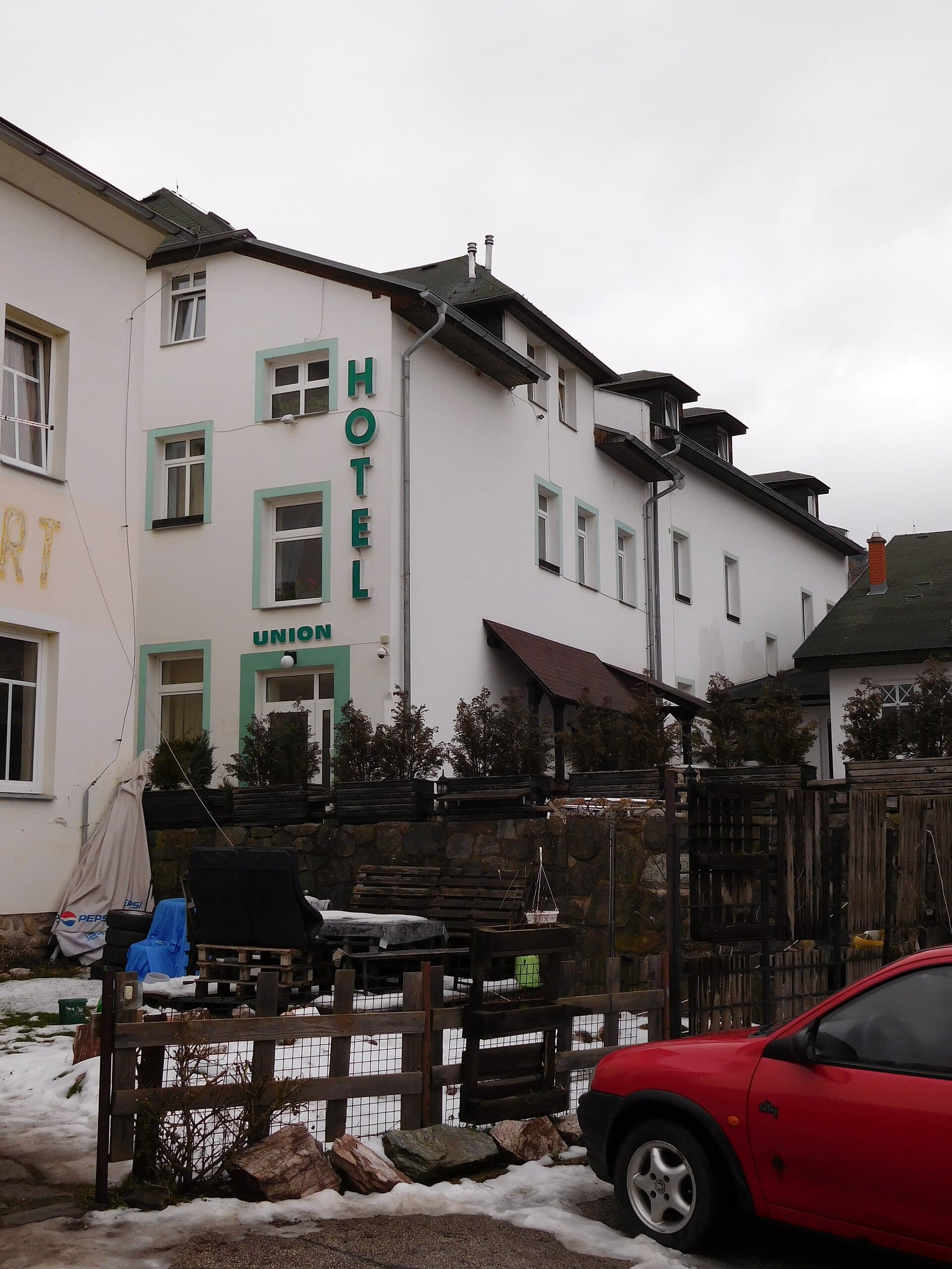 Hotel Union (via Wikimedia Commons, CC BY-SA 3.0)