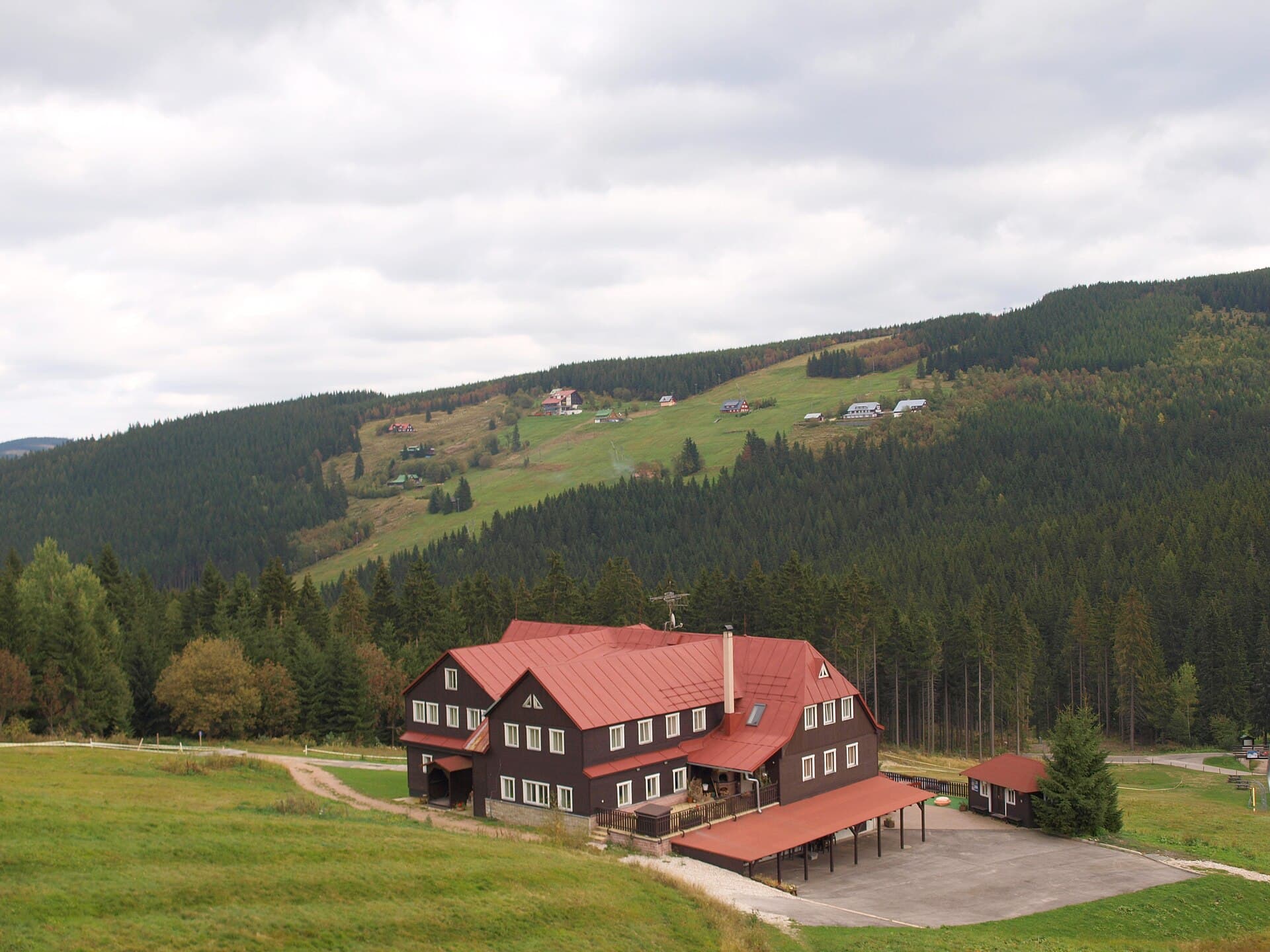 Smetánka (via Wikimedia Commons, CC BY-SA 3.0)