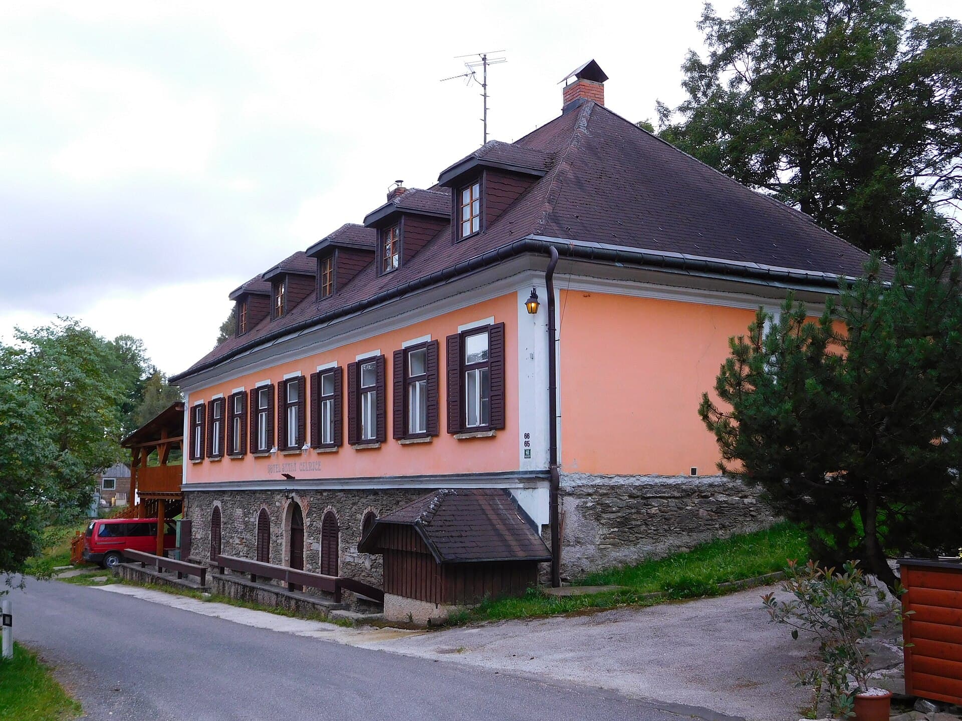 Penzion Stara Celnice (via Wikimedia Commons, CC BY-SA 4.0)