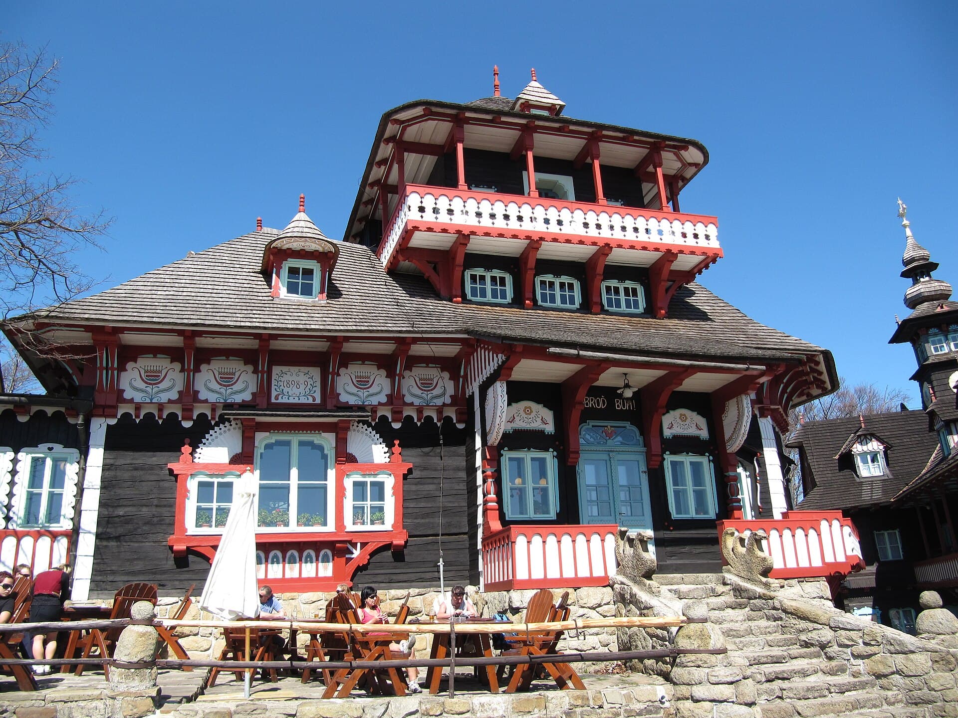 Libušín (via Wikimedia Commons, CC BY-SA 3.0)