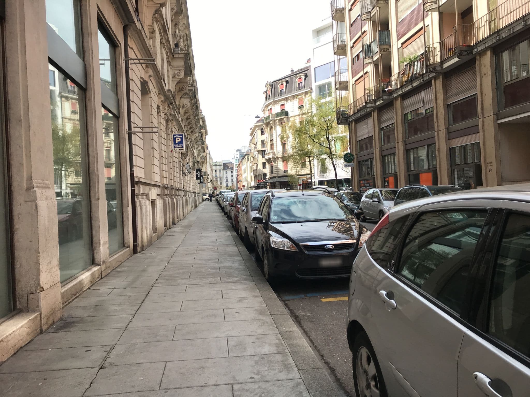 Street view near Kempinski Room 7708, Geneva — © thepriben (CC BY-SA · Mapillary)