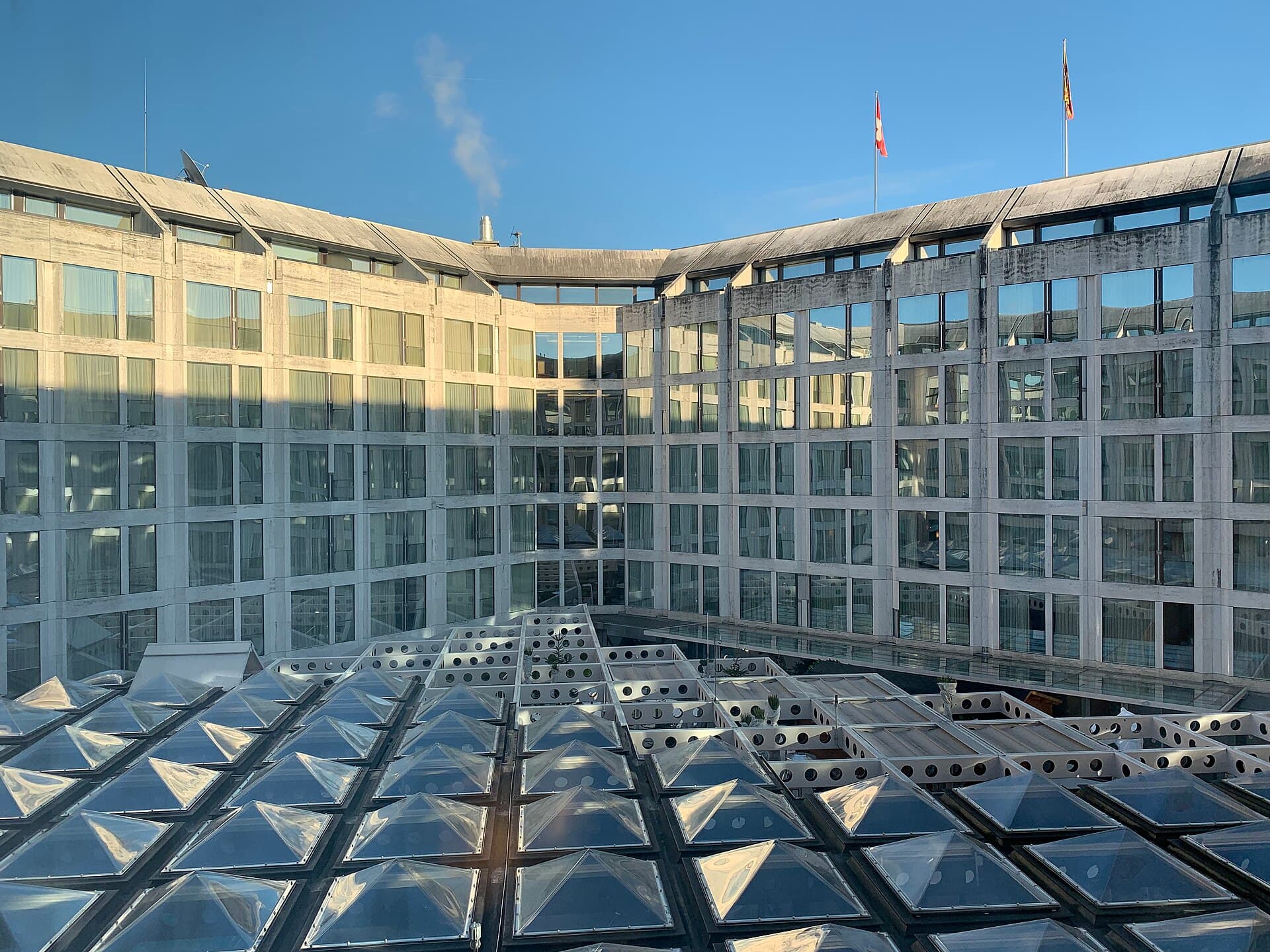 Grand Hotel Kempinski (via Wikimedia Commons, CC0)