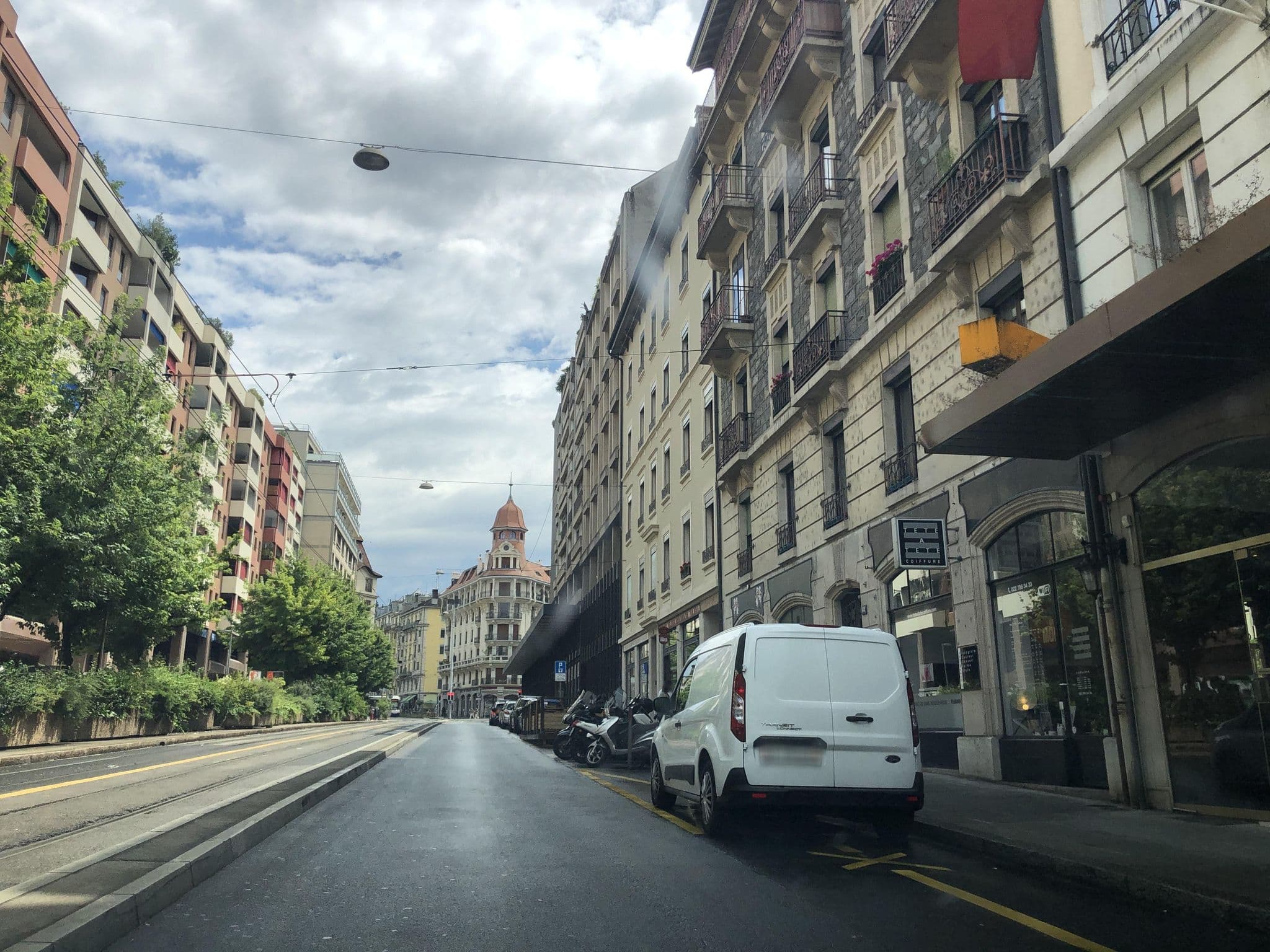 Street view near Diplobar SA, Geneva — © peterleth (CC BY-SA · Mapillary)