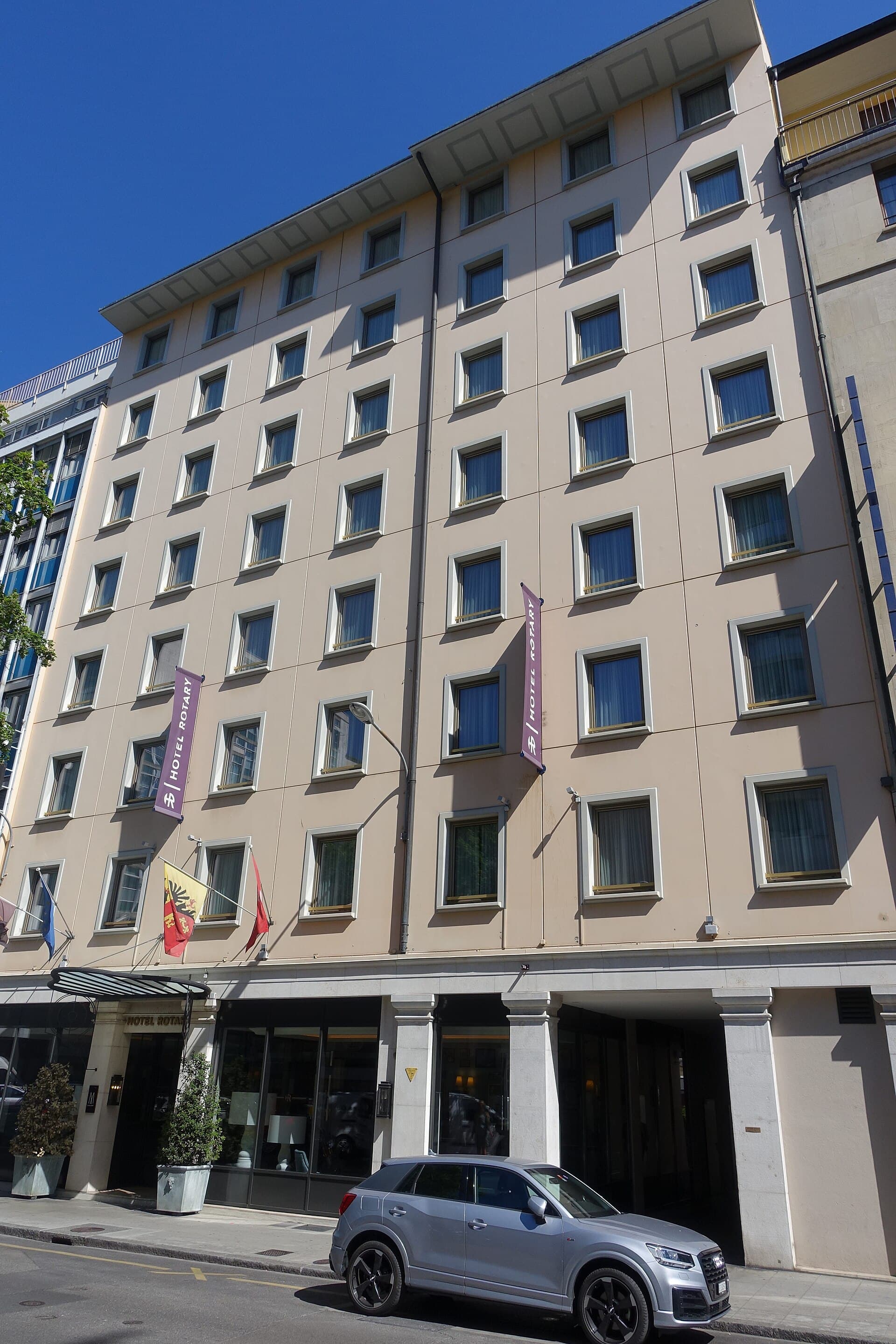 Hotel Rotary Geneva (via Wikimedia Commons, CC BY-SA 4.0)