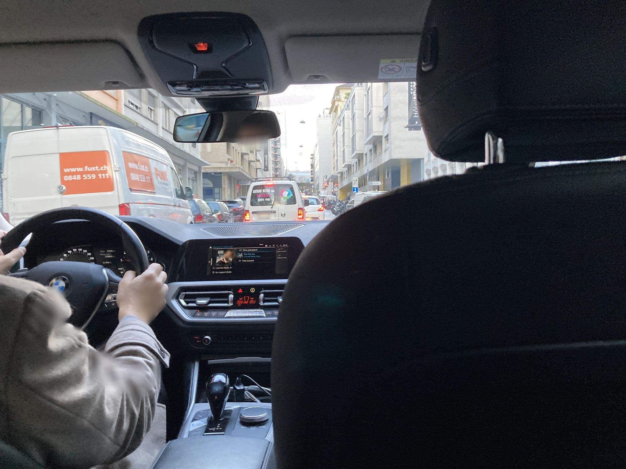 Street view near Hotel Drake & Longschamp, Geneva — © Pervenches777 (CC BY-SA · Mapillary)