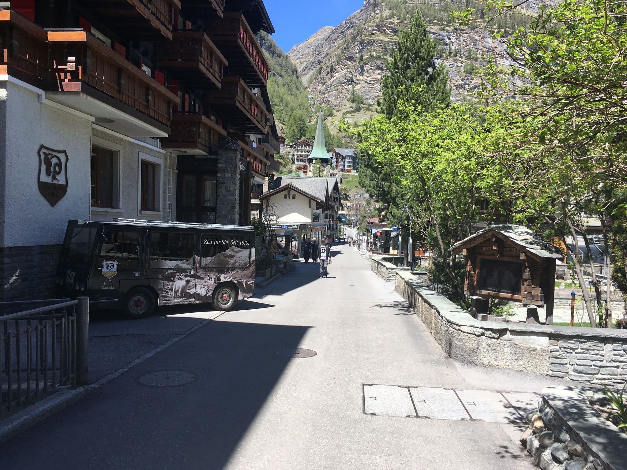 Street view near Swimming Pool, Zermatt — © chrisbeddow (CC BY-SA · Mapillary)
