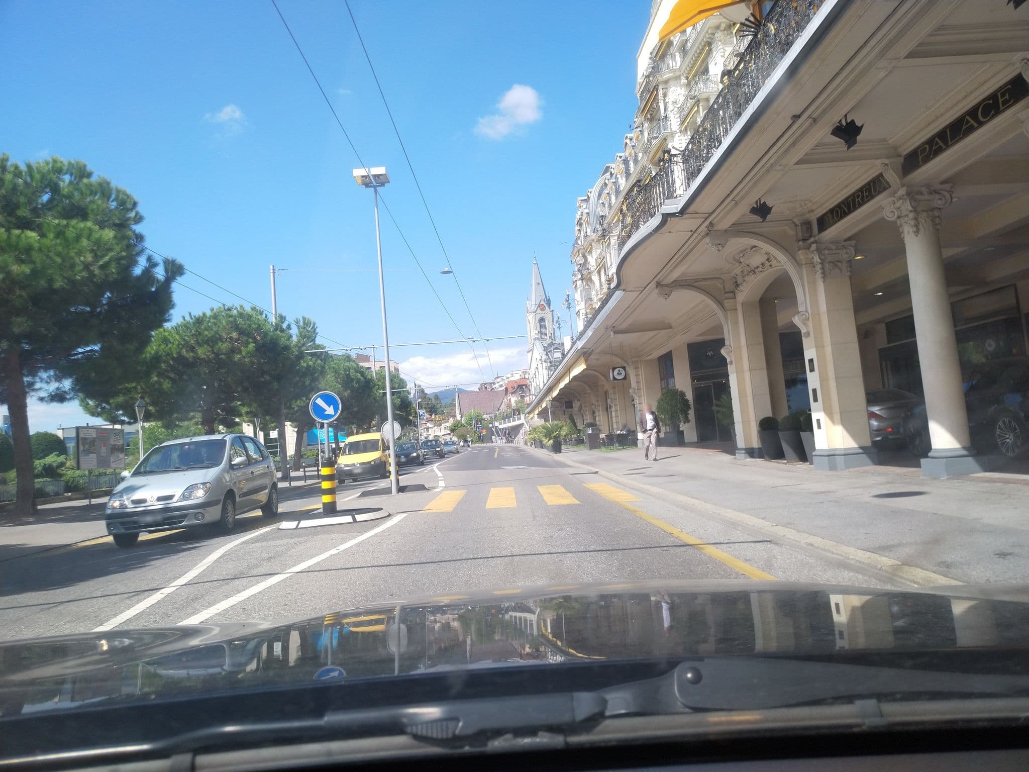 Street view near Sale De Congress, Montreux — © pablopita (CC BY-SA · Mapillary)