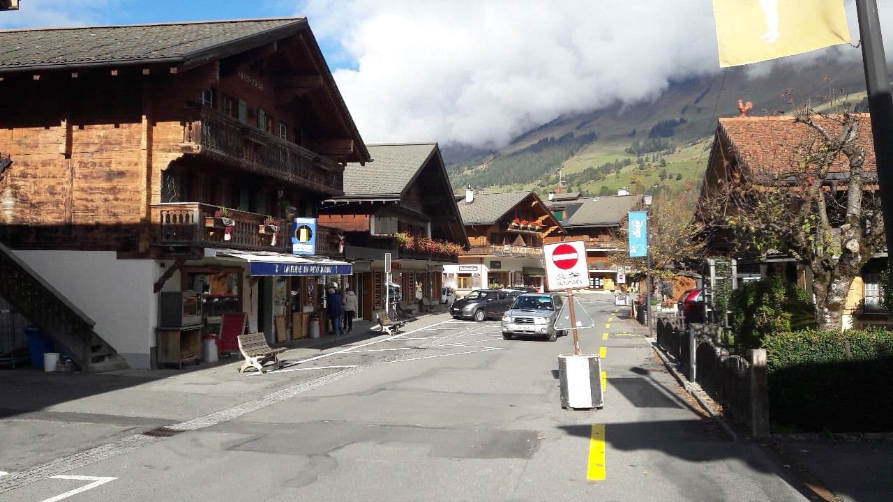 Street view near Auberge de la Poste, Villars-sur-Ollon — © crontab (CC BY-SA · Mapillary)