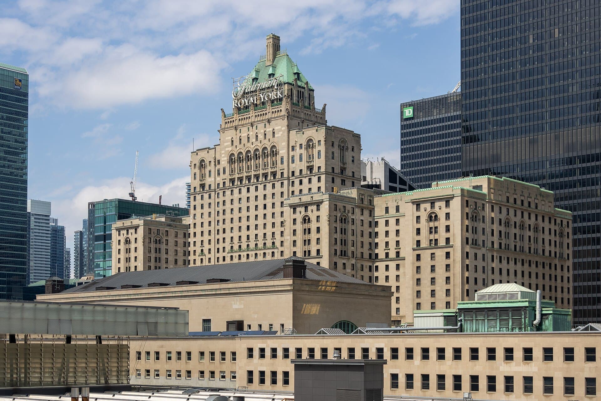 Fairmont Royal York Hotel (via Wikimedia Commons, CC BY-SA 4.0)