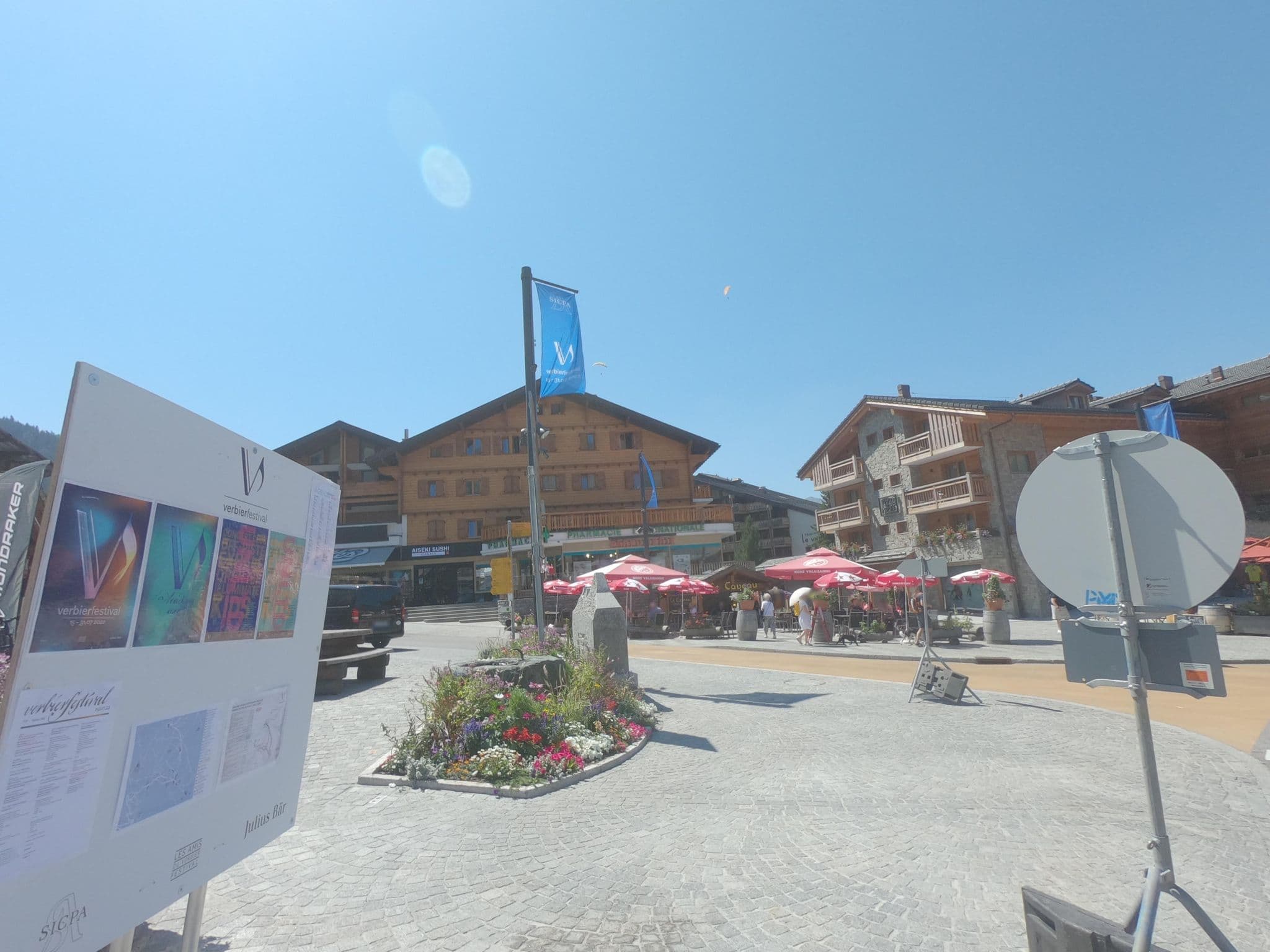 Street view near Le Farinet Verbier SA, Verbier — © frankvival (CC BY-SA · Mapillary)
