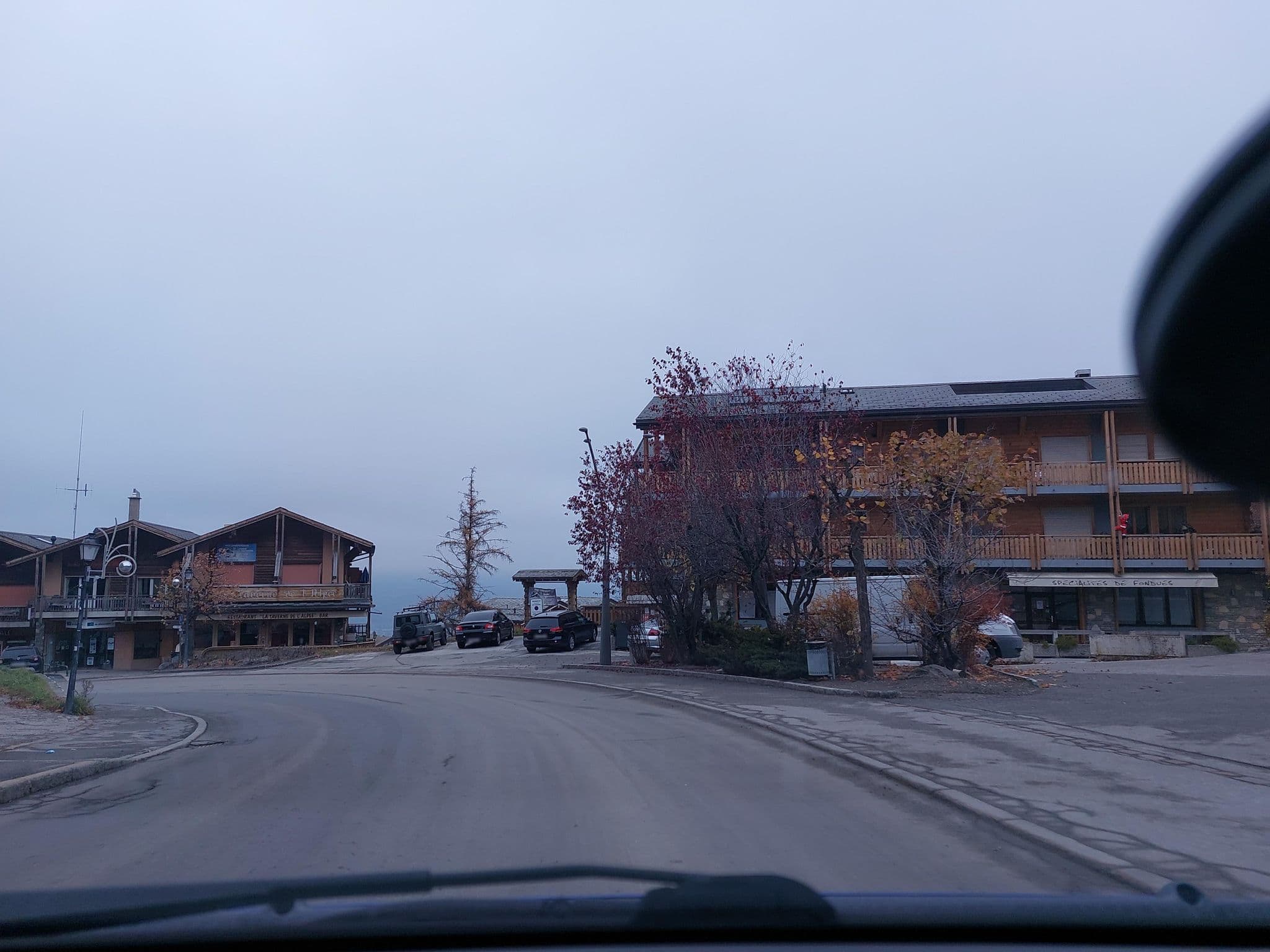 Street view near Montfort Hotel Nendaz, Basse-Nendaz — © Balbenar (CC BY-SA · Mapillary)