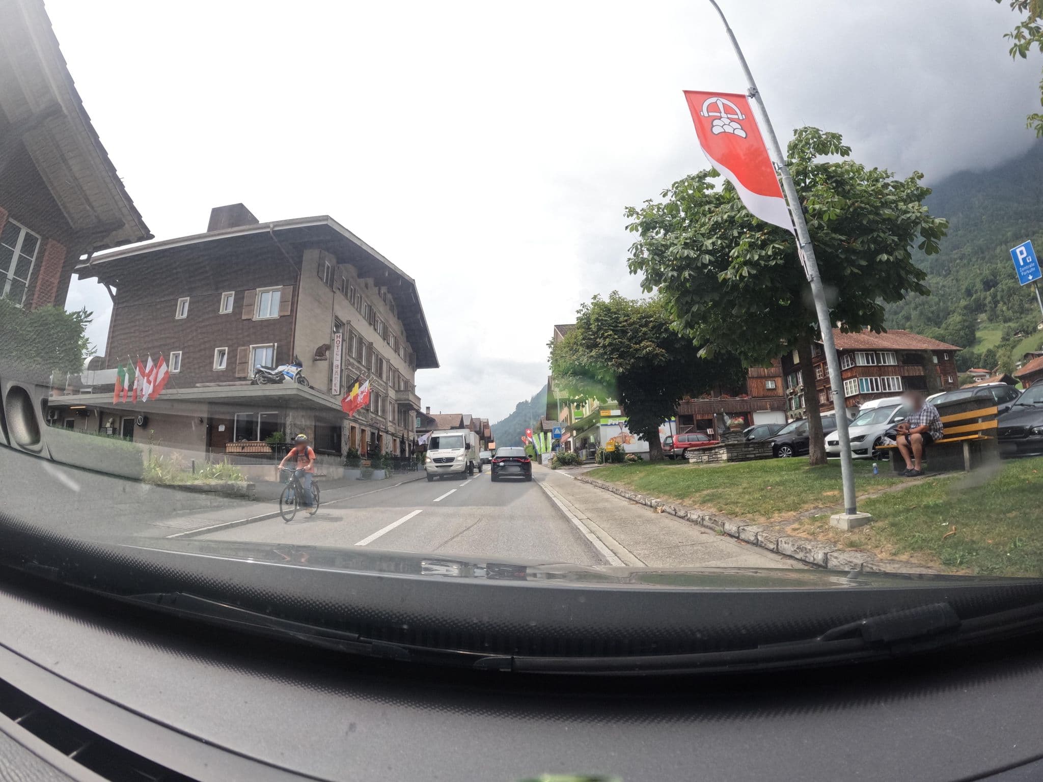 Street view near Hotel Bären, Ringgenberg — © vinisa (CC BY-SA · Mapillary)