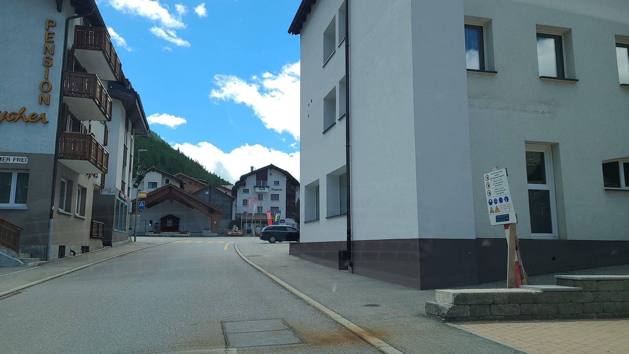 Street view near Apartment Alpenrosli, Saas-Fee — © chrisbeddow (CC BY-SA · Mapillary)