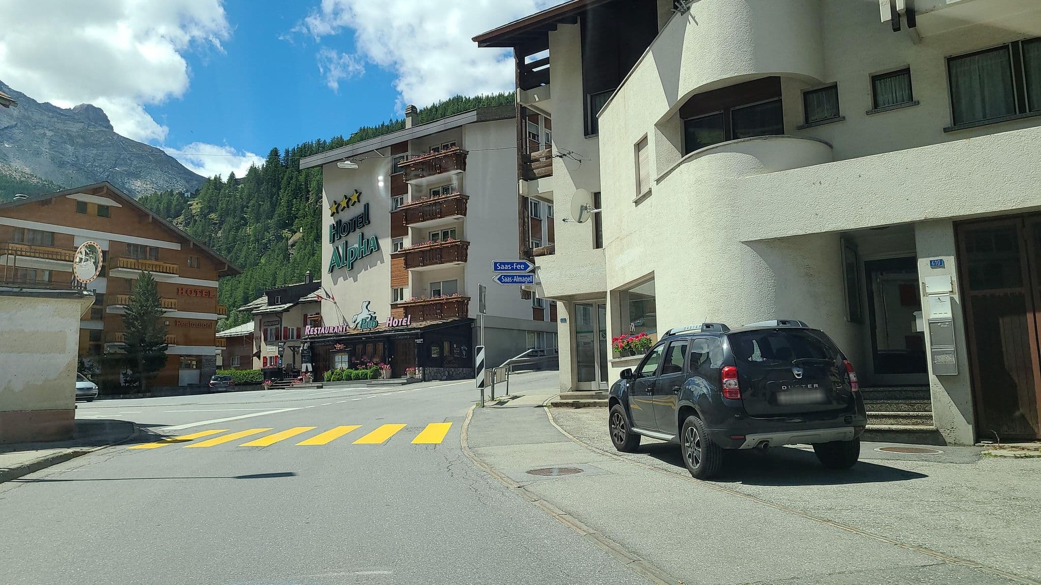 Street view near Adular, Saas-Grund — © chrisbeddow (CC BY-SA · Mapillary)