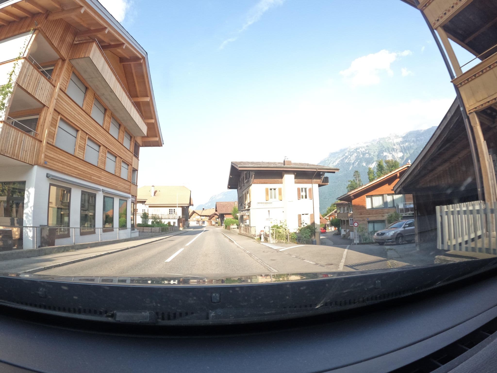 Street view near Bahnhof Taxi Interlaken, Ringgenberg — © vinisa (CC BY-SA · Mapillary)