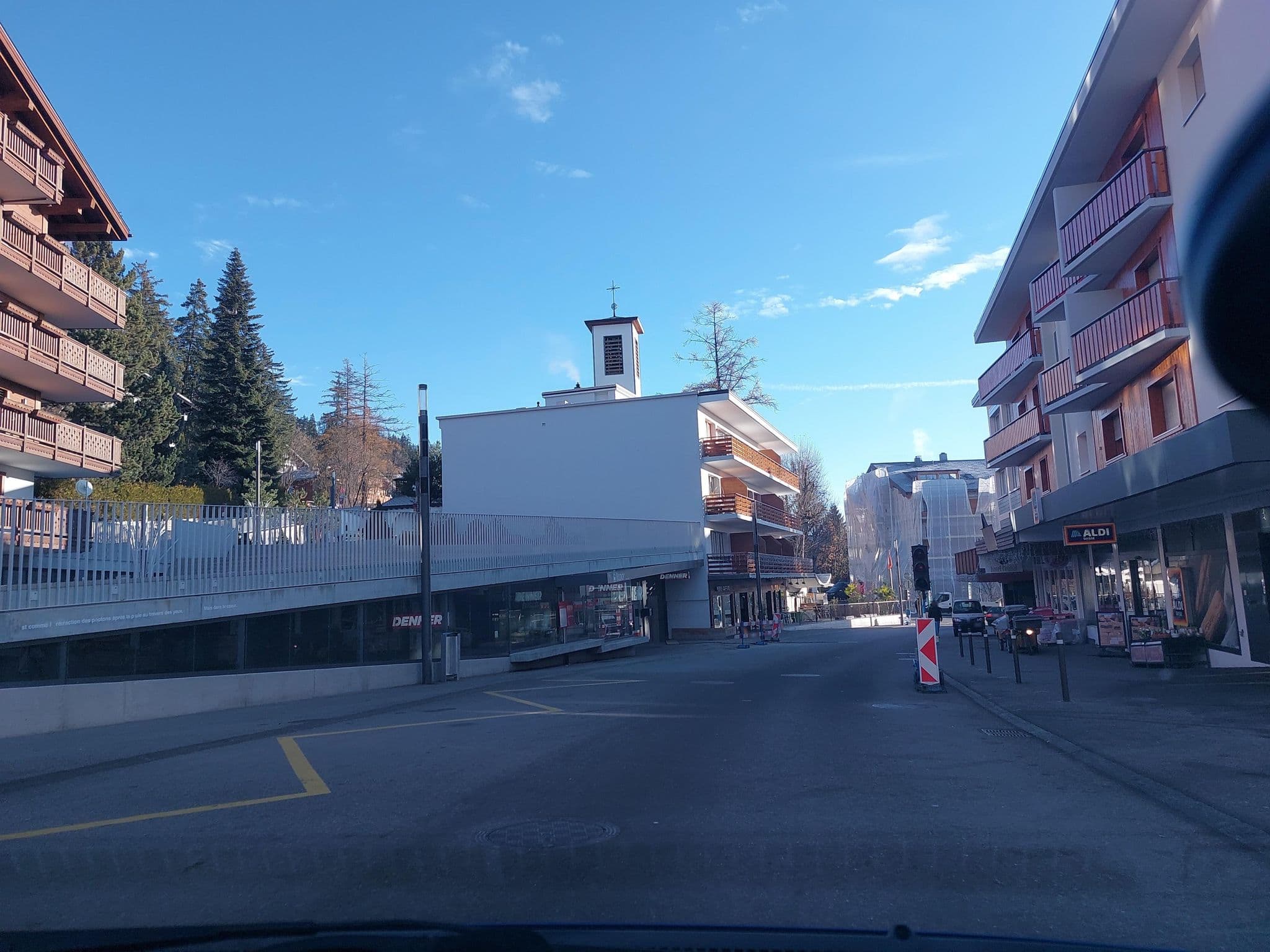 Street view near H'tel Beaureg'Art, Crans-Montana — © Balbenar (CC BY-SA · Mapillary)