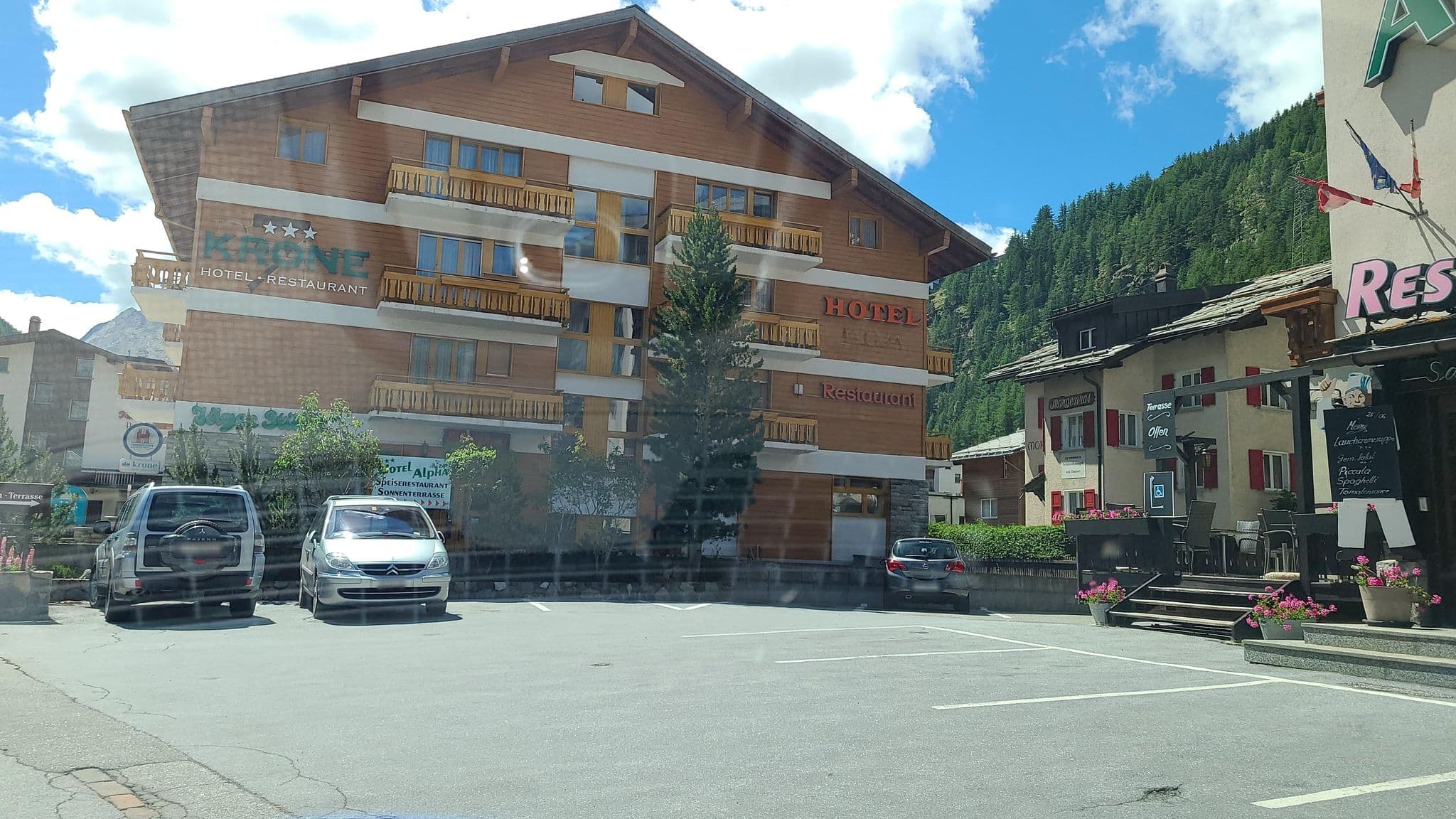 Street view near Ferienheim Mischabelblick, Saas-Grund — © chrisbeddow (CC BY-SA · Mapillary)