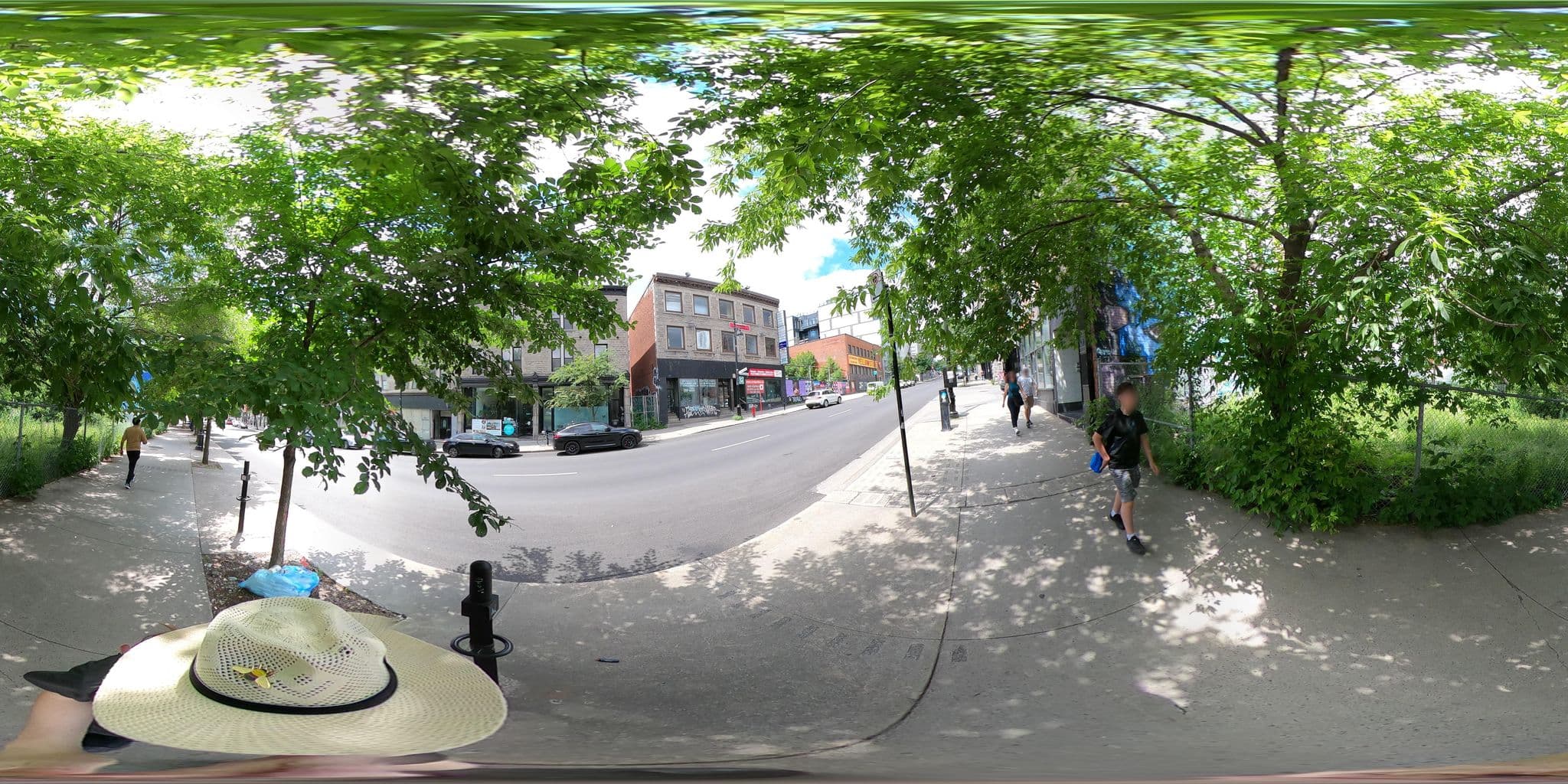 Street view near Hotel Des Arts, Milton-Parc — © une_abeille (CC BY-SA · Mapillary)
