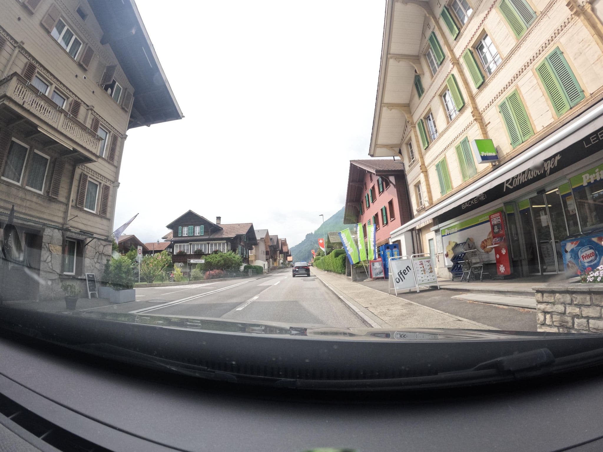 Street view near Gästehaus der Heilsarmee, Ringgenberg — © vinisa (CC BY-SA · Mapillary)