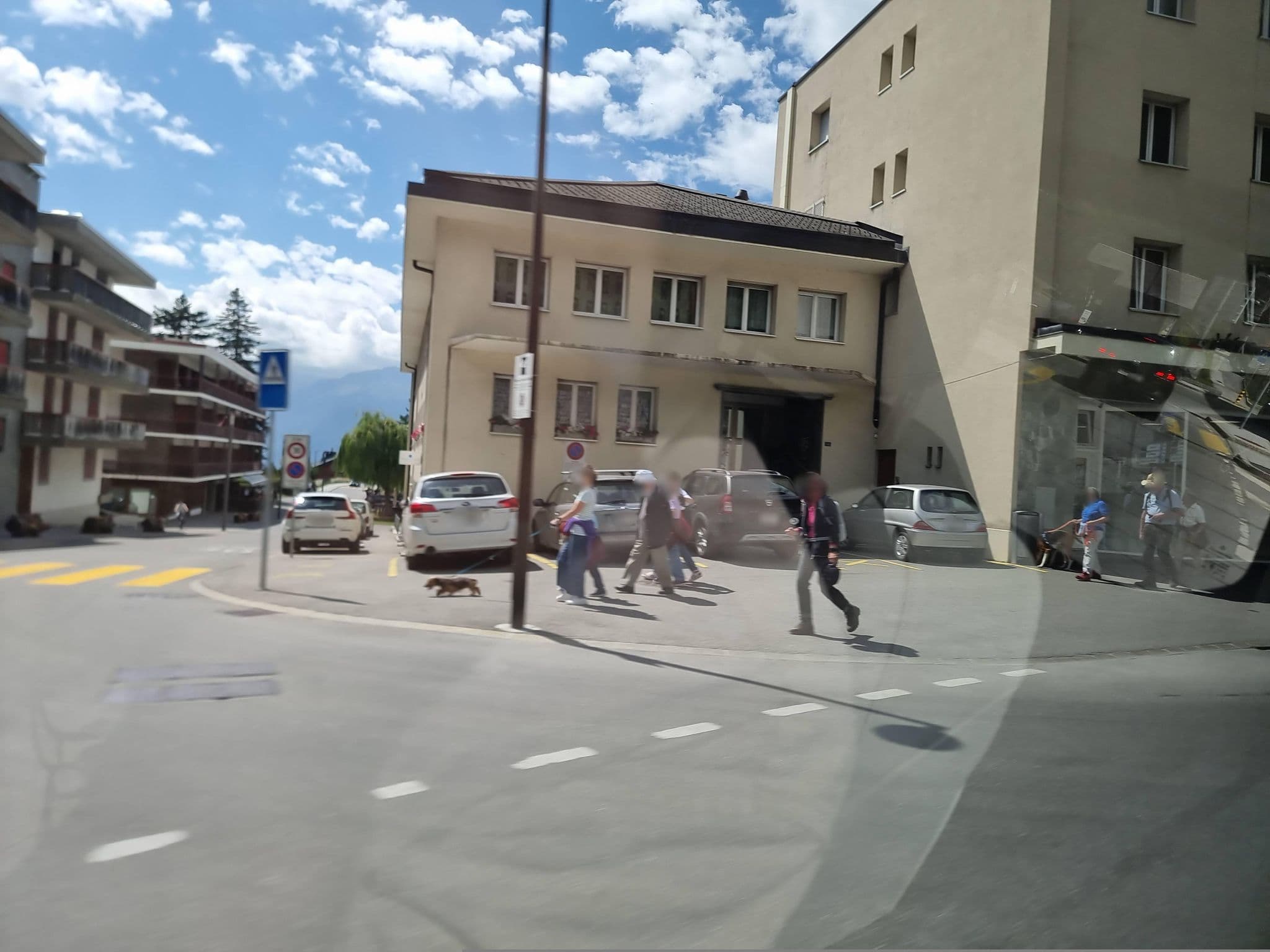 Street view near Apartments Ycoor, Crans-Montana — © mapfool (CC BY-SA · Mapillary)