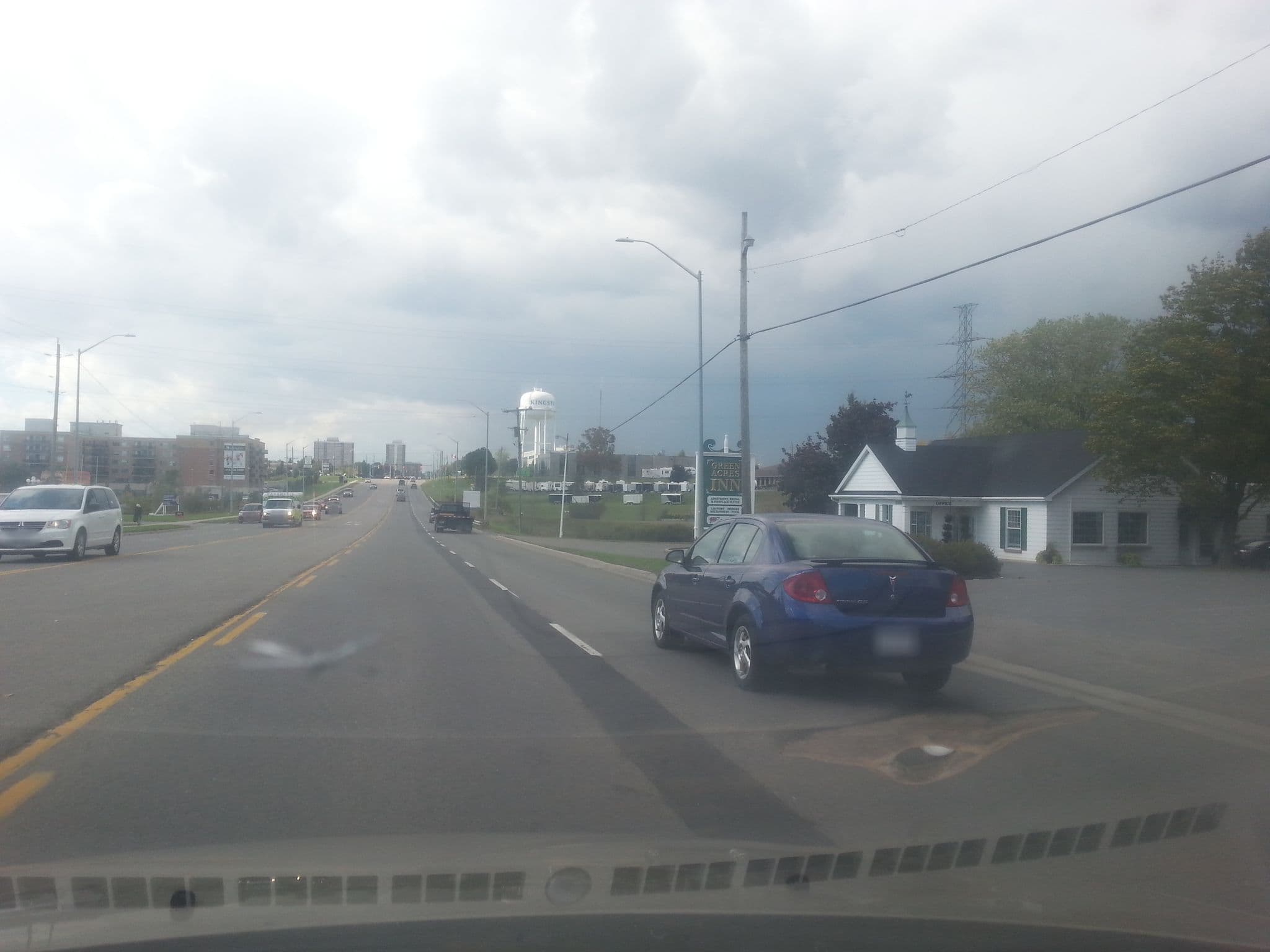 Street view near Green Acres Inn, Kingston — © tristan (CC BY-SA · Mapillary)