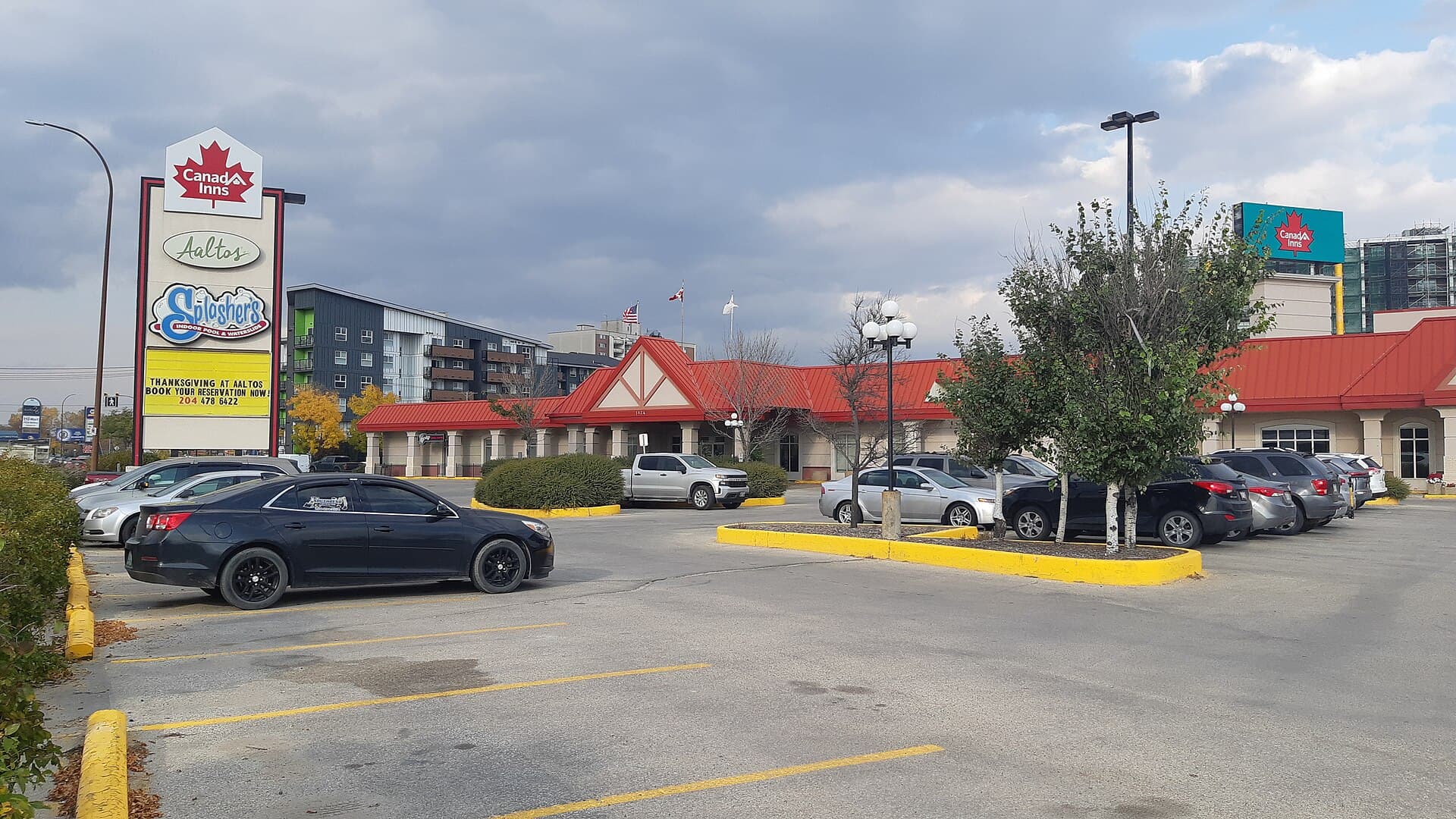 Canad Inns Destination Centre Fort Garry (via Wikimedia Commons, CC BY-SA 4.0)