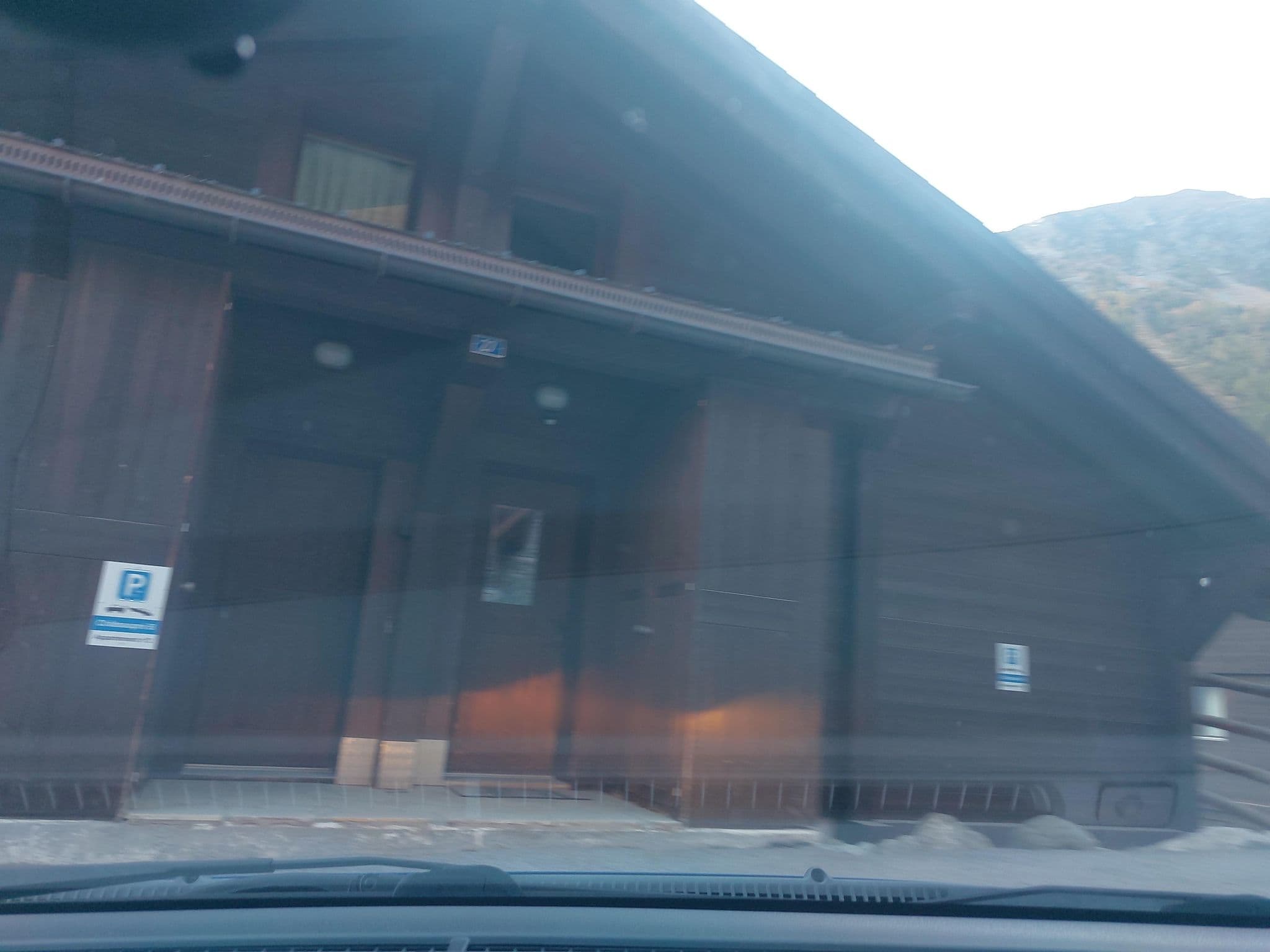 Street view near Chalet Les Rahâs by Mrs Miggins, Evolène — © Balbenar (CC BY-SA · Mapillary)
