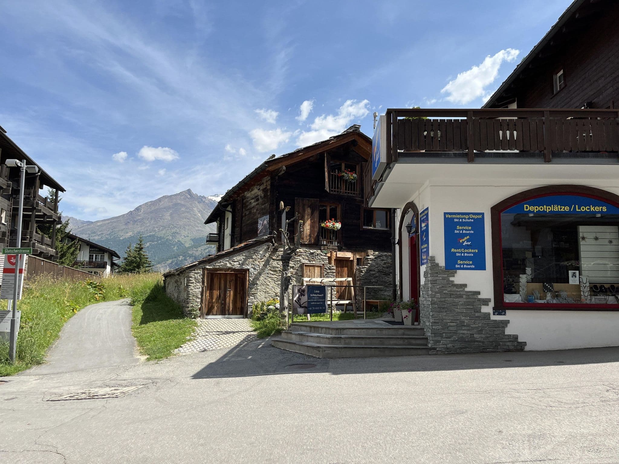 Street view near Chalet Hotel Ambassador, Saas-Fee — © kulmalukko (CC BY-SA · Mapillary)