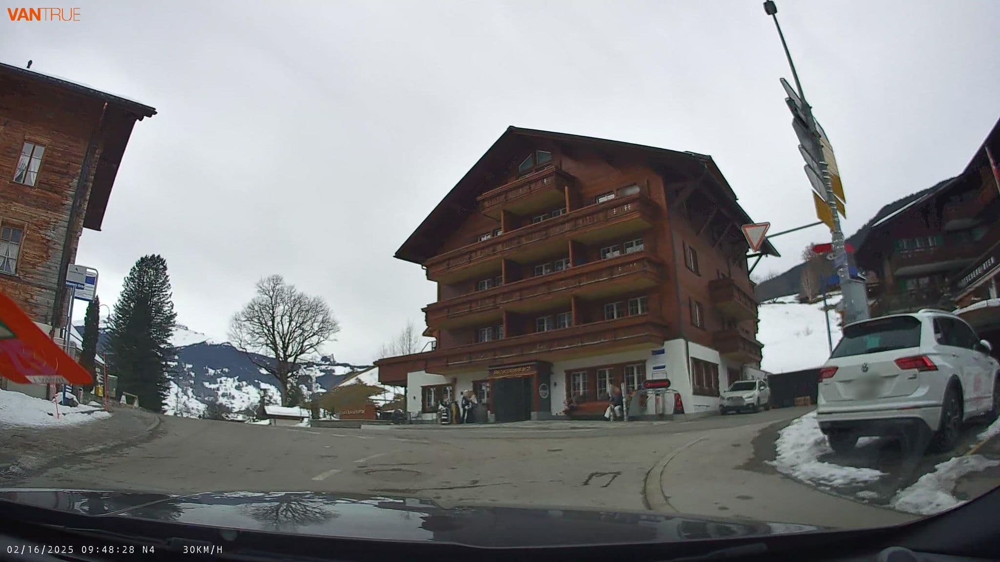 Street view near Garni-Hotel Tschuggen, Grindelwald — © fcignat (CC BY-SA · Mapillary)