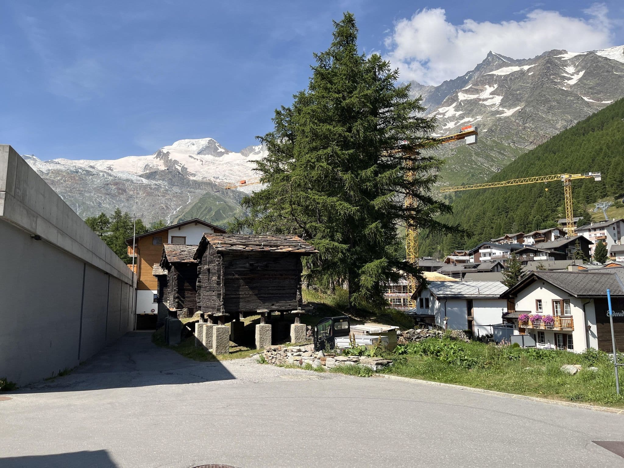 Street view near Hotel Garni Zurbriggen, Saas-Fee — © kulmalukko (CC BY-SA · Mapillary)
