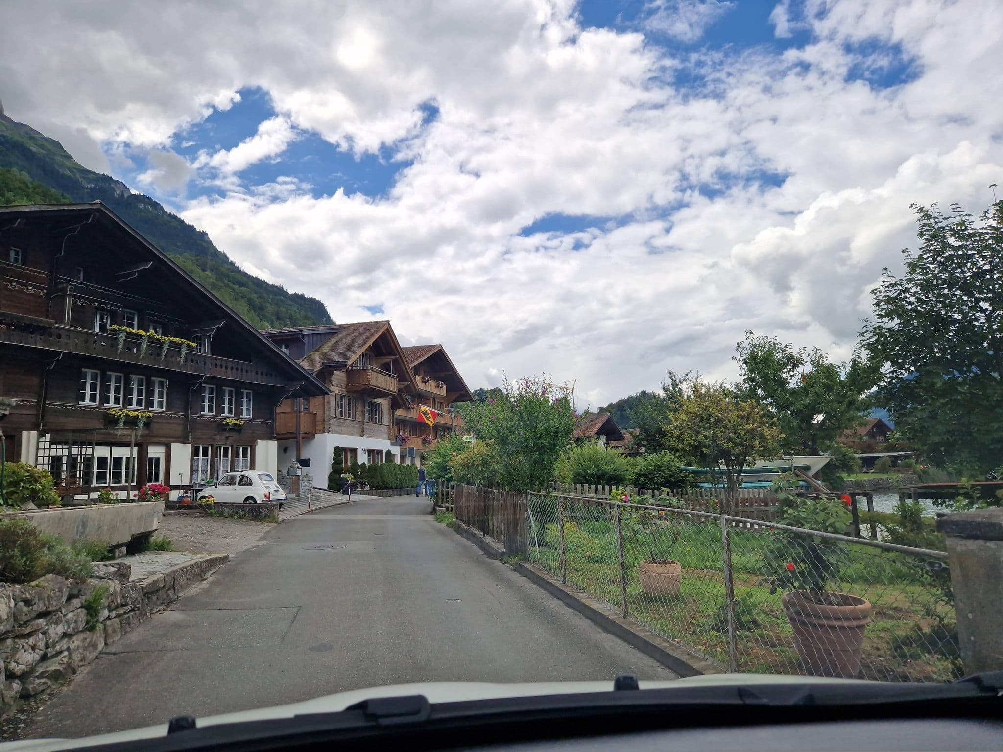 Street view near Im Gaessli, Ringgenberg — © chrisbeddow (CC BY-SA · Mapillary)