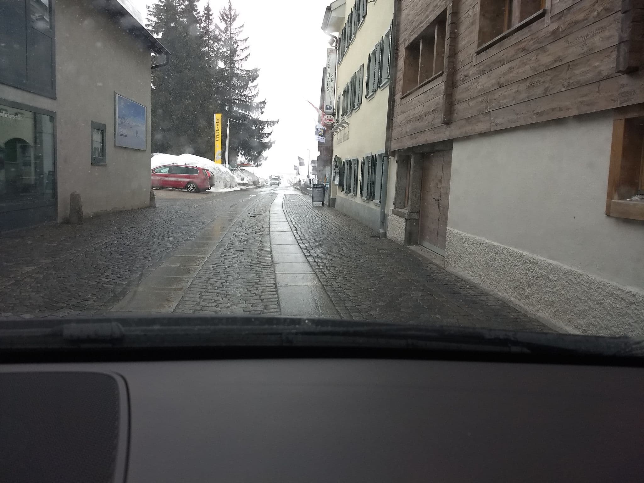 Street view near Room 3, Andermatt — © schalke_05 (CC BY-SA · Mapillary)