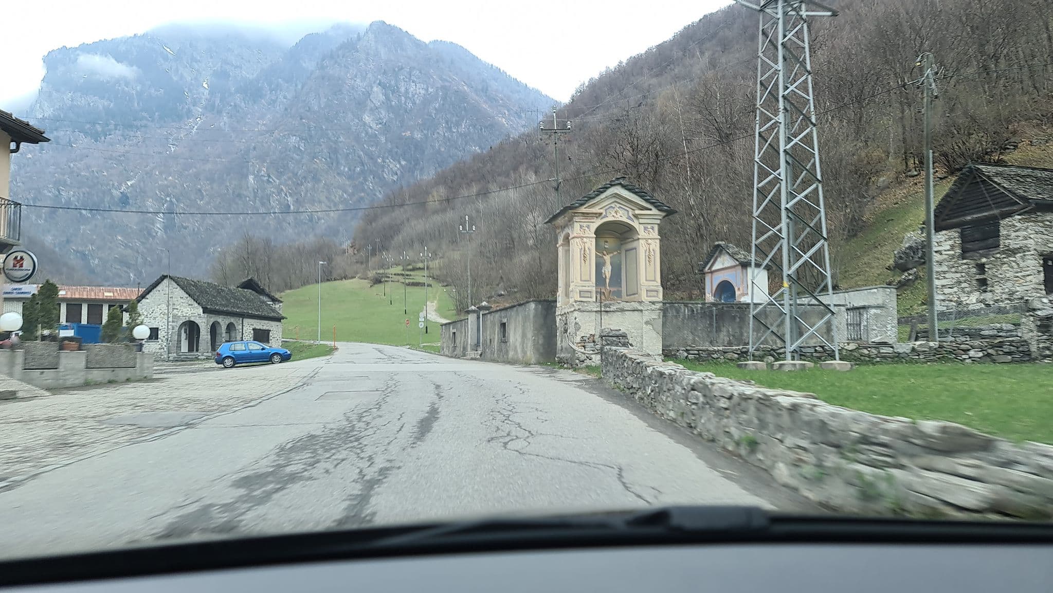 Street view near Ristorante Garni Lavizzara, Cevio — © alexanderar (CC BY-SA · Mapillary)