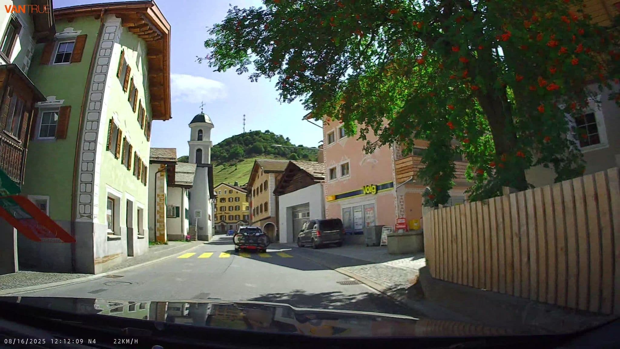 Street view near Ospizio La Veduta, St. Moritz — © fcignat (CC BY-SA · Mapillary)