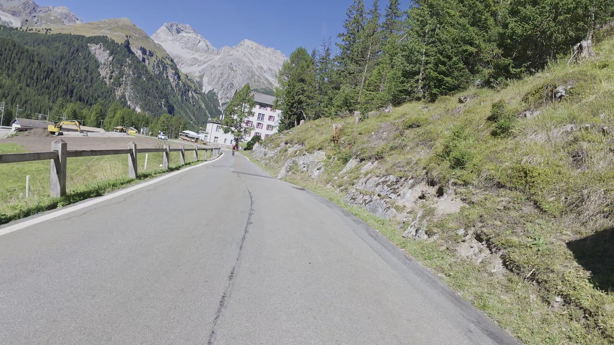 Street view near Romantisches Bündnerhäuschen Preda, Samedan — © Guzzi_Franze (CC BY-SA · Mapillary)
