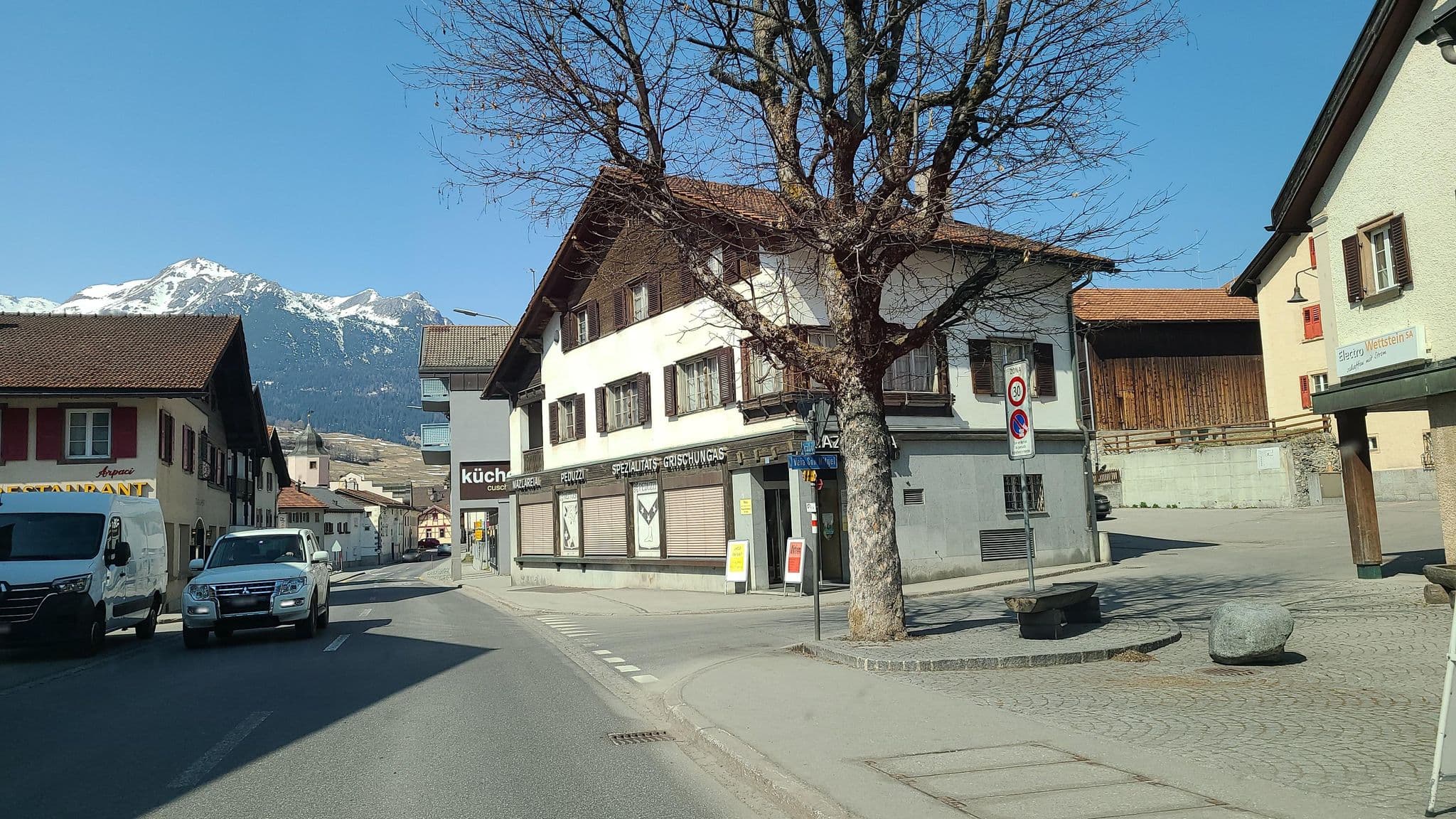 Street view near Hotel Mitgel, Lenzerheide — © chrisbeddow (CC BY-SA · Mapillary)