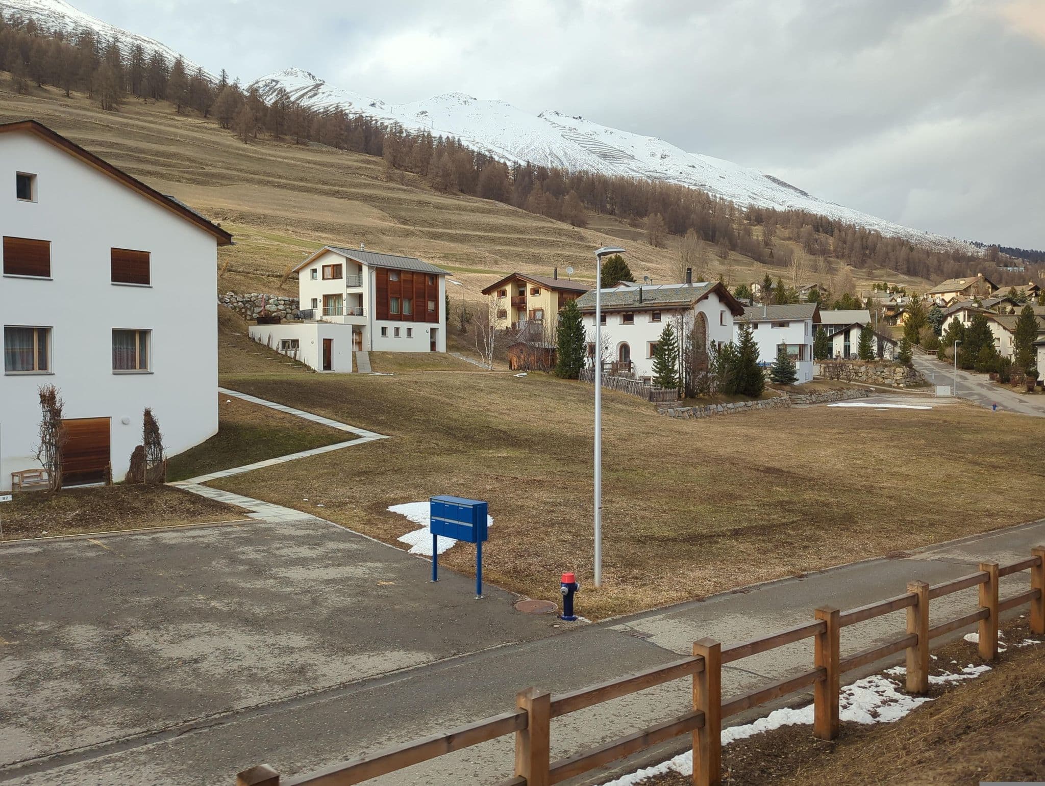 Street view near Hacienda Braschler, Zuoz — © oeschinen (CC BY-SA · Mapillary)