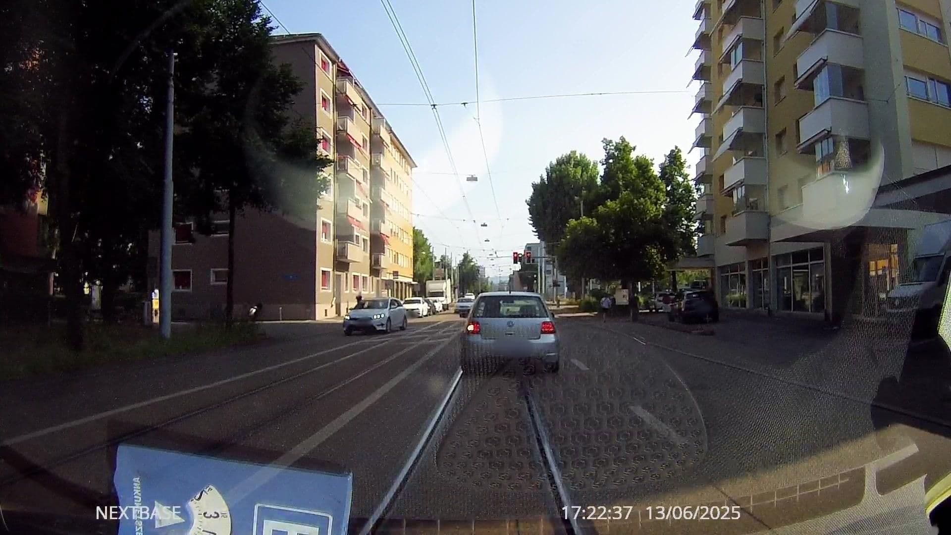 Street view near New Yorker Hotel, Basel — © derlipper (CC BY-SA · Mapillary)