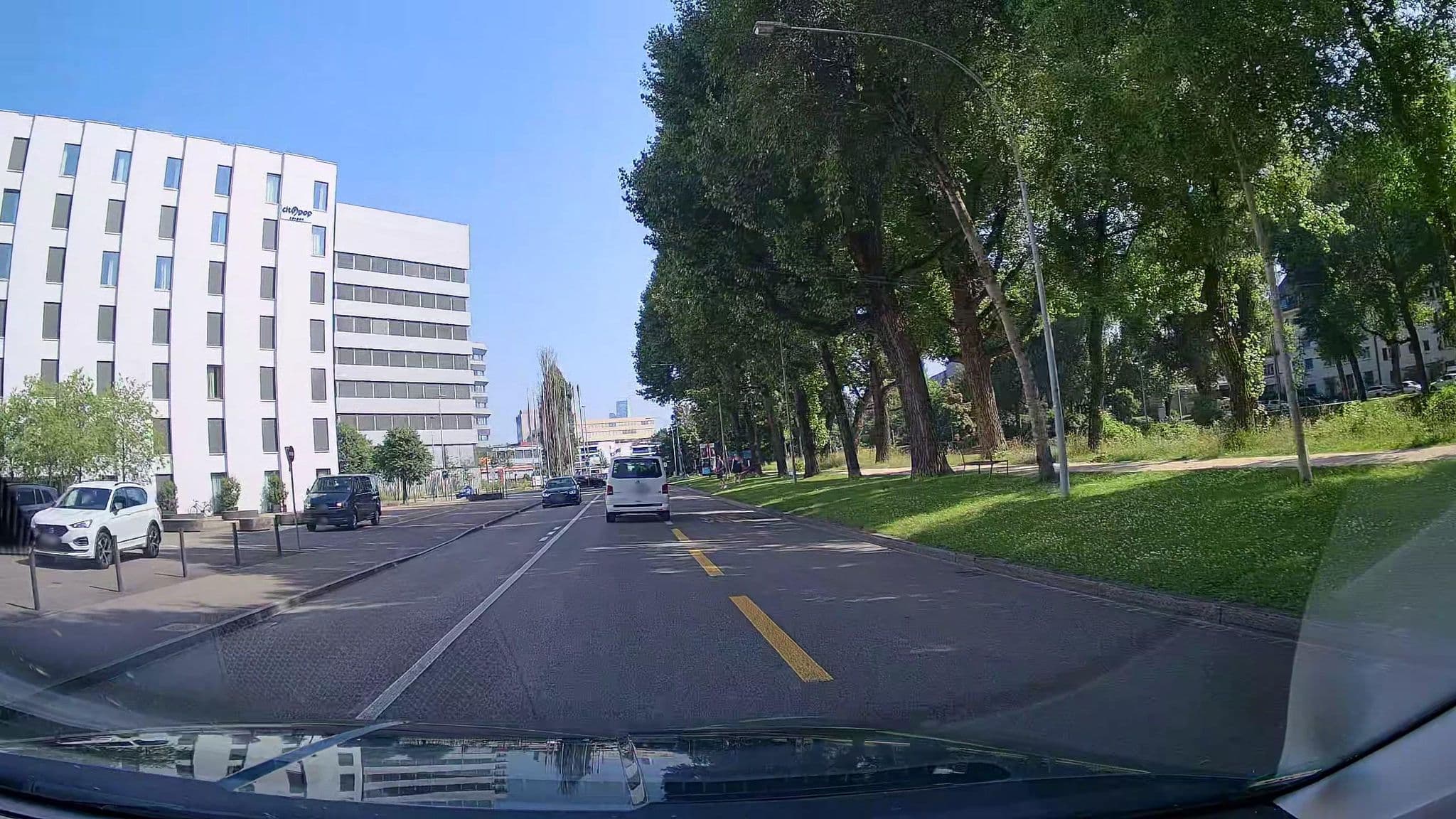 Street view near Best Western Hotel Stücki, Basel — © StefanS79 (CC BY-SA · Mapillary)