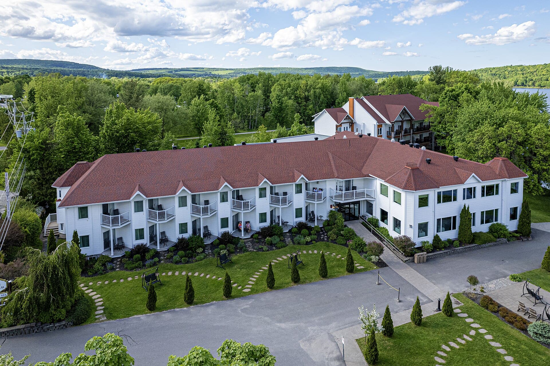 Manoir du lac William (via Wikimedia Commons, CC BY-SA 4.0)