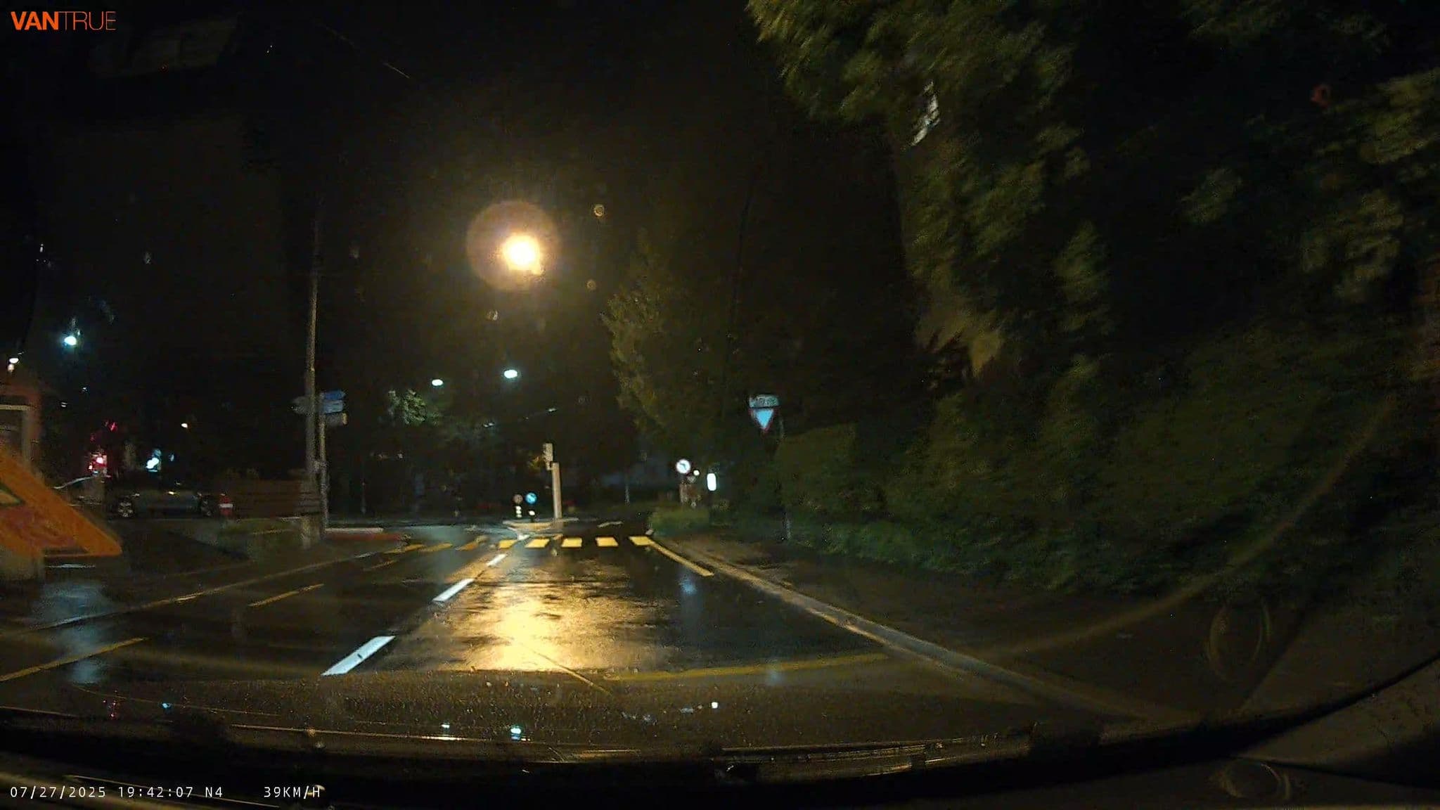 Street view near Spatz Garni, Luzern — © fcignat (CC BY-SA · Mapillary)